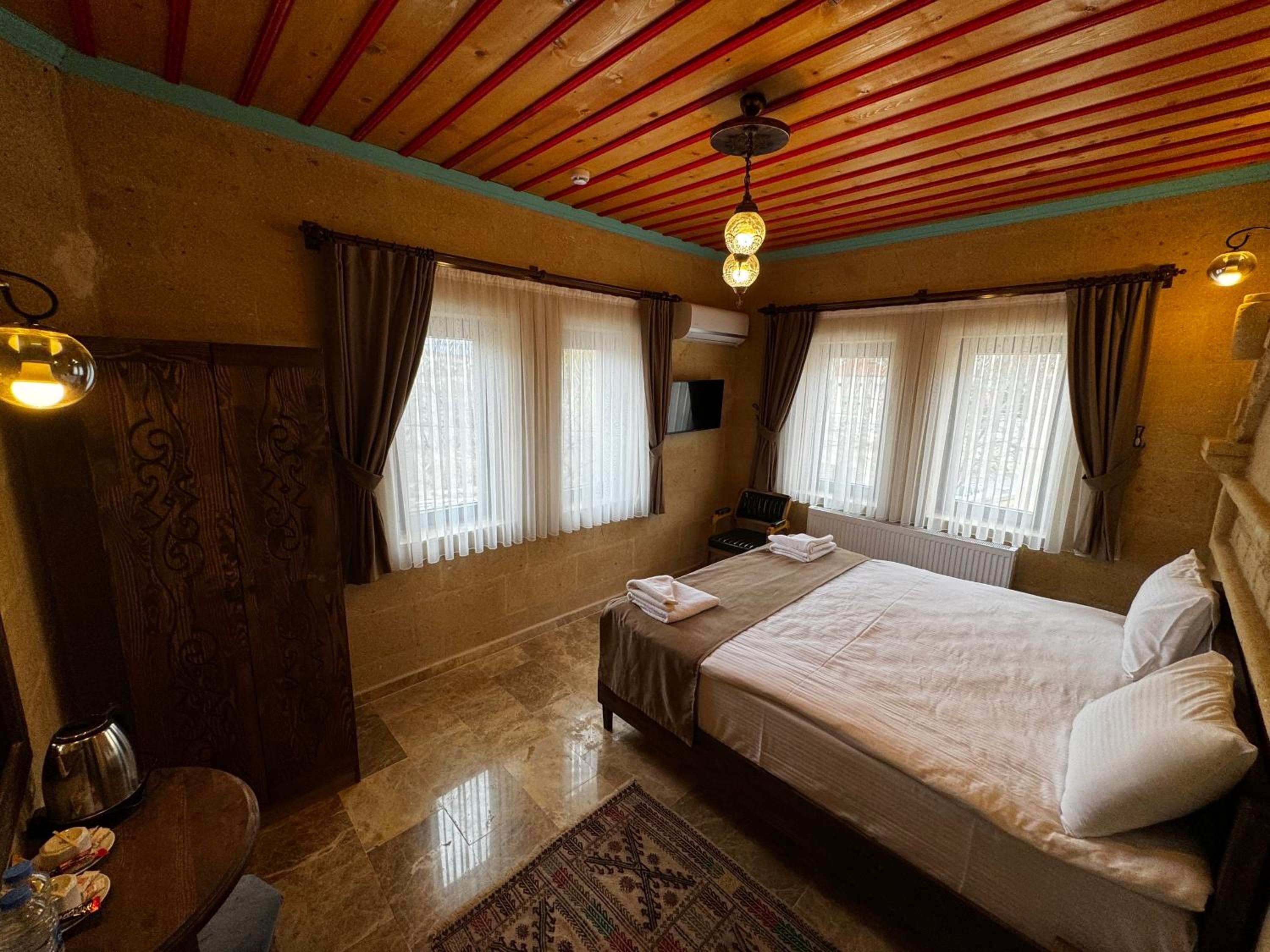 Standard Double Room - Photo 2