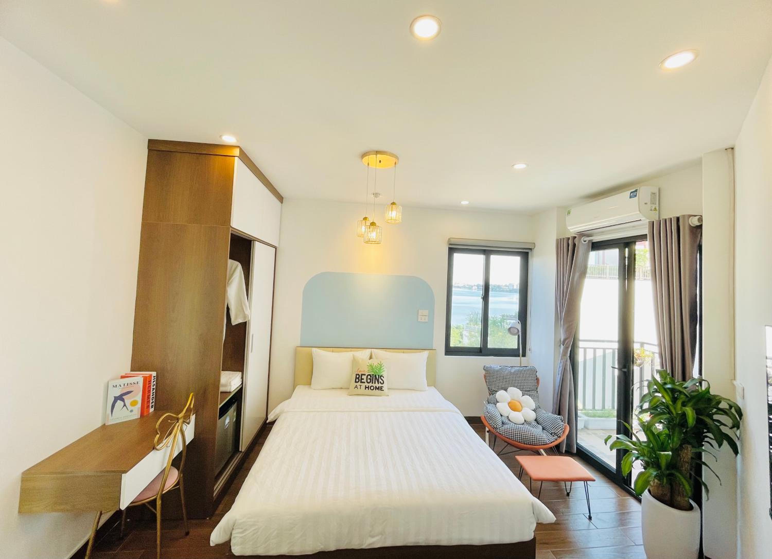 One-Bedroom Apartment with Balcony and Water View