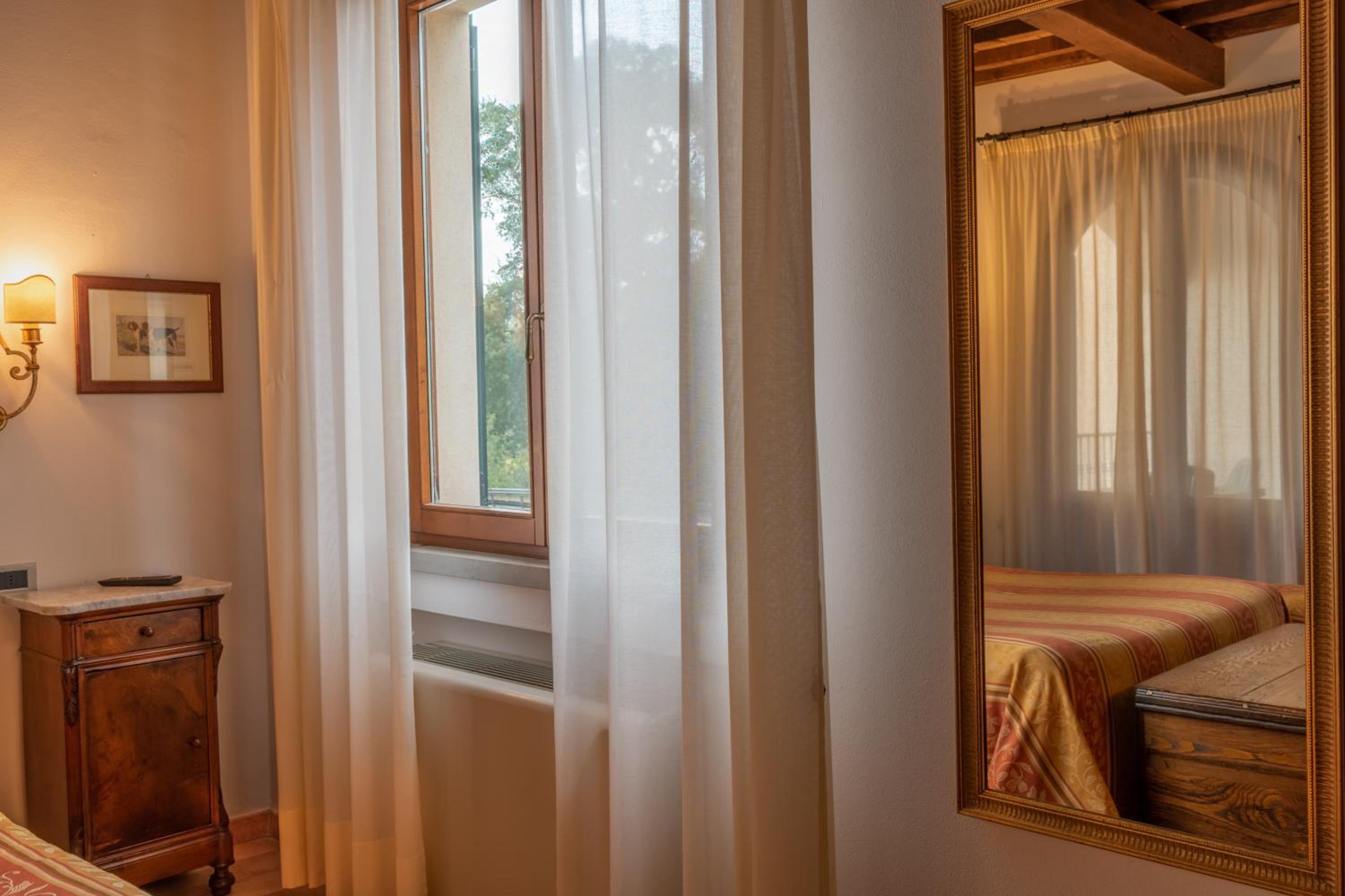 Deluxe Double Room - Photo 12