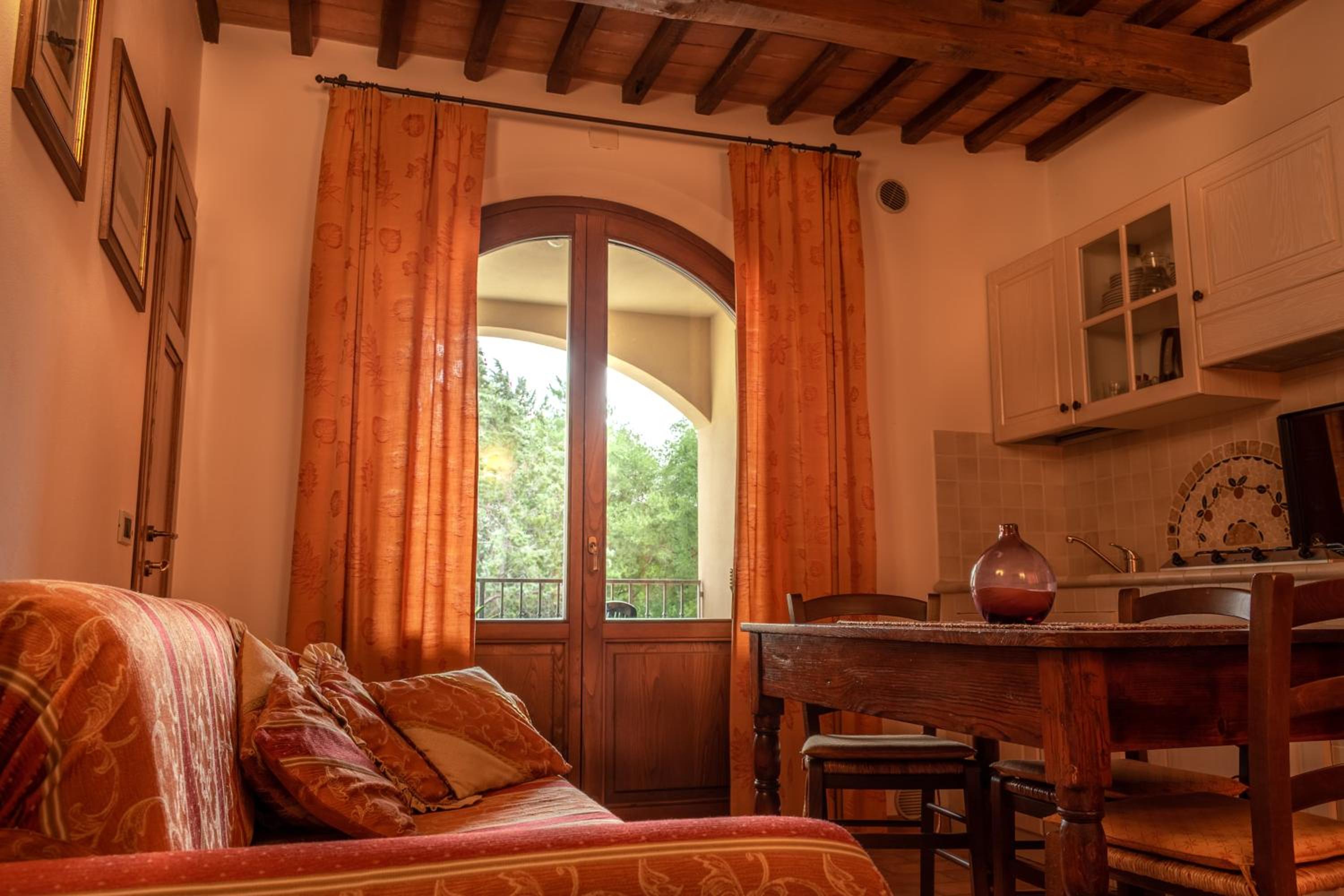 Deluxe Double Room - Photo 13
