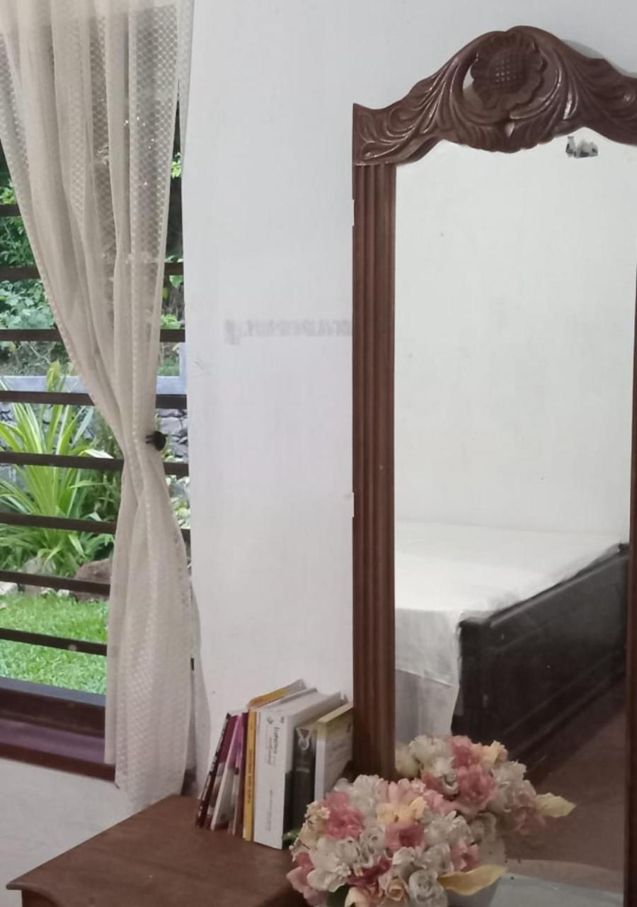 Deluxe Double Room (2 Adults + 1 Child) photo 2