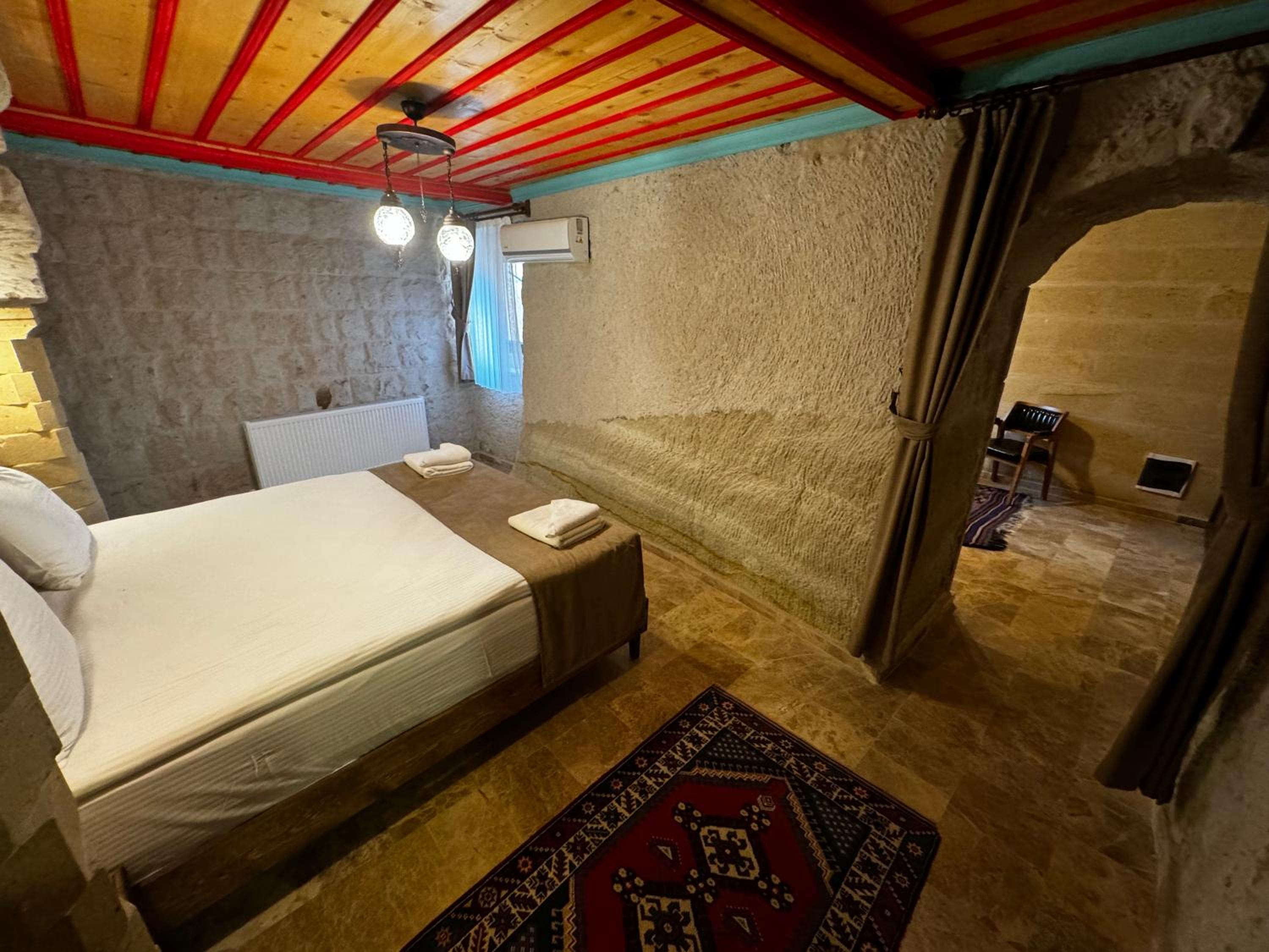 Deluxe King Room photo 2