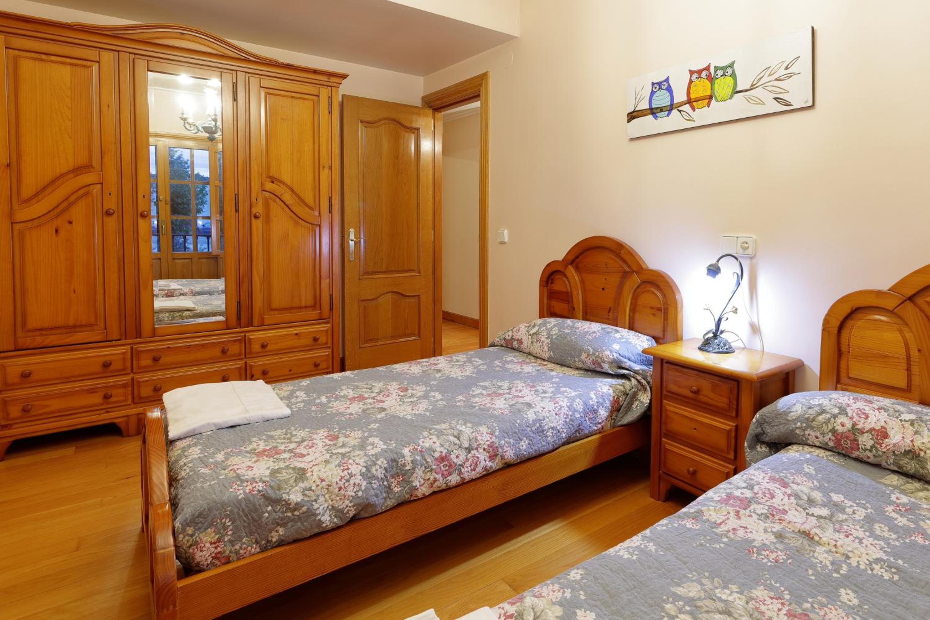 Five-Bedroom House photo 3