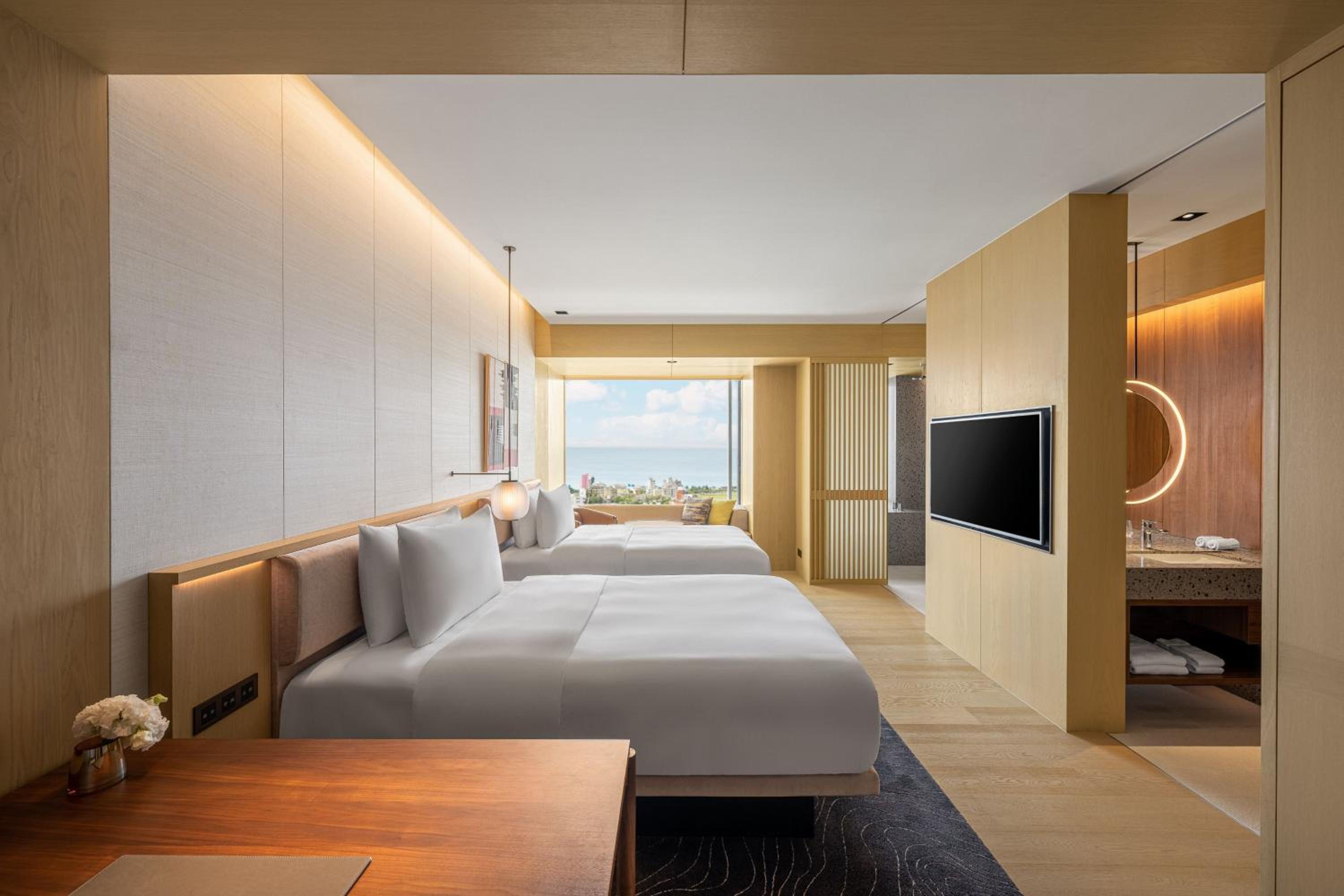 Deluxe Twin Room with Ocean View - Photo 5