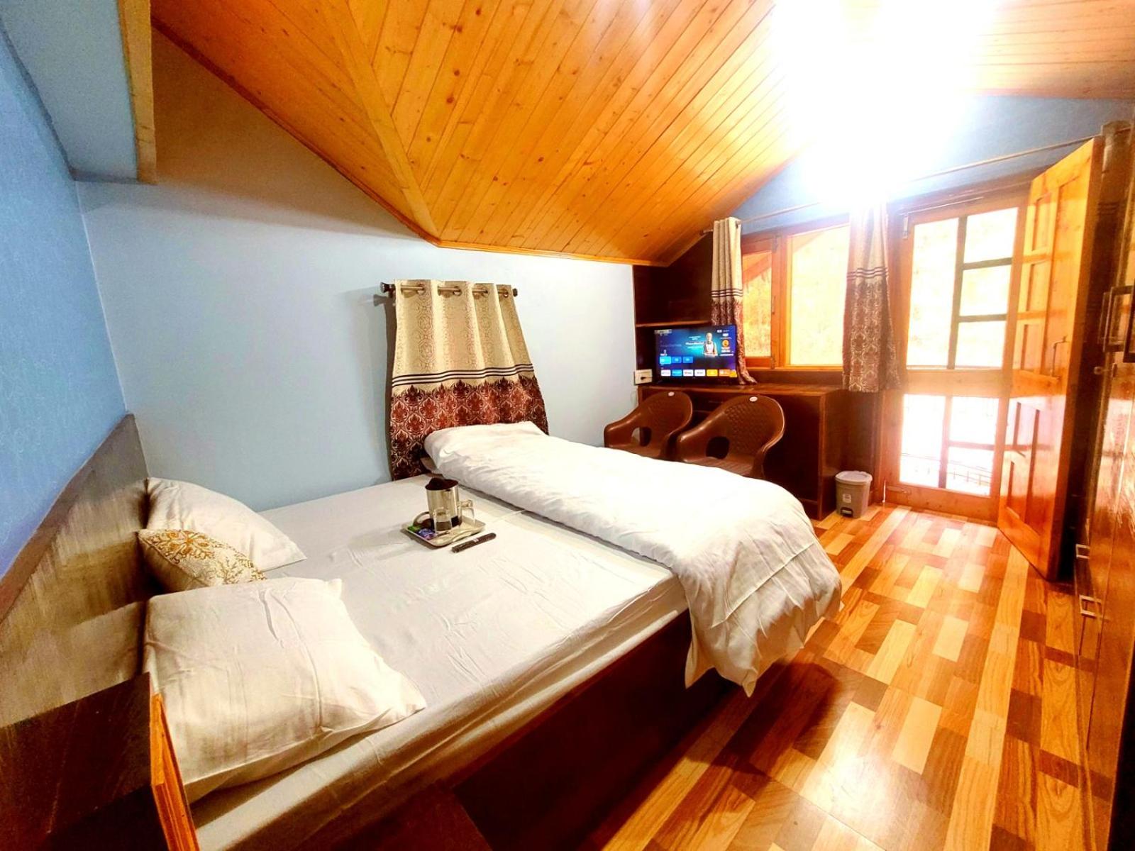 Double Room with Balcony (2 Adults + 1 Child) photo 1