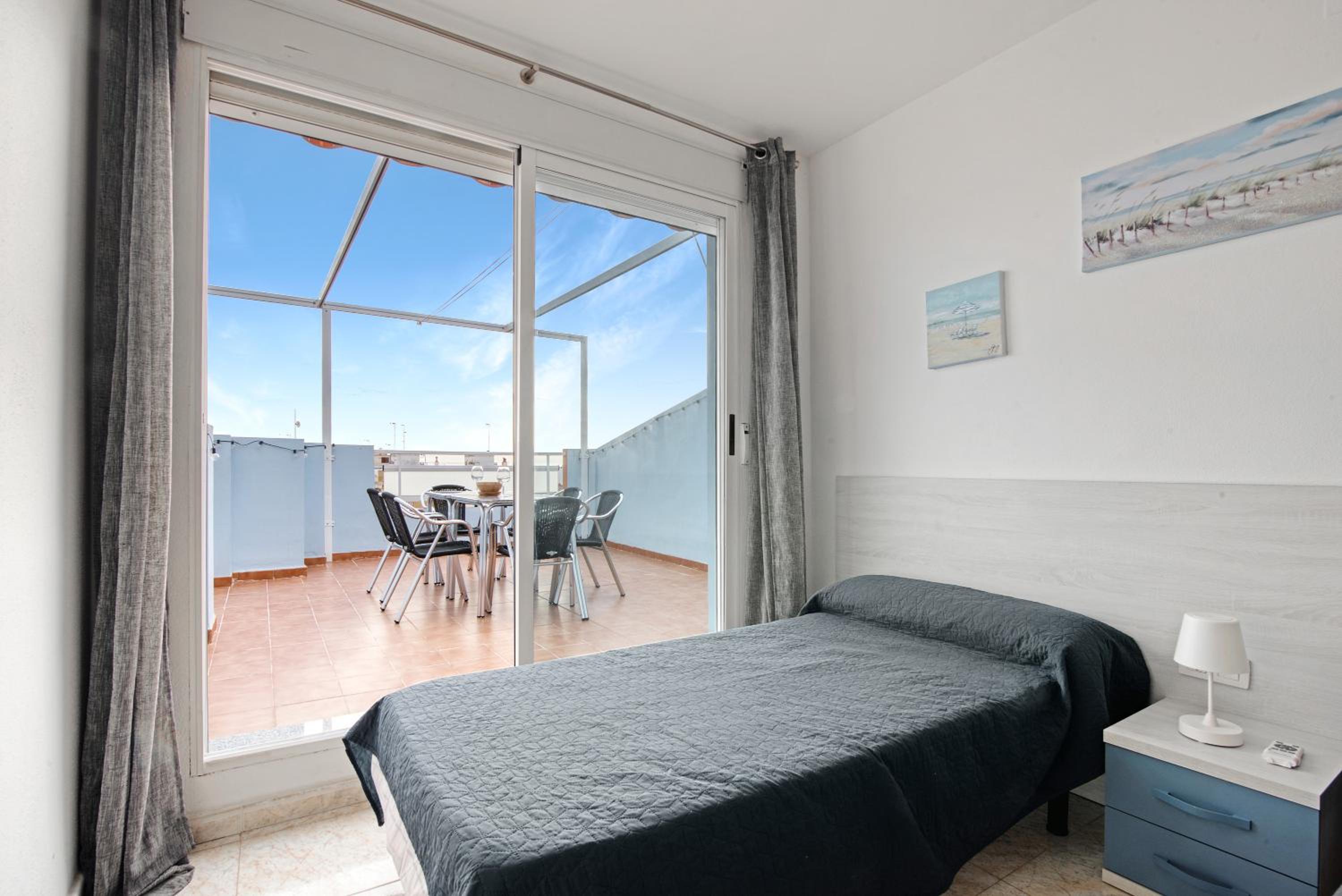 Two-Bedroom Deluxe Apartment with Balcony photo 3