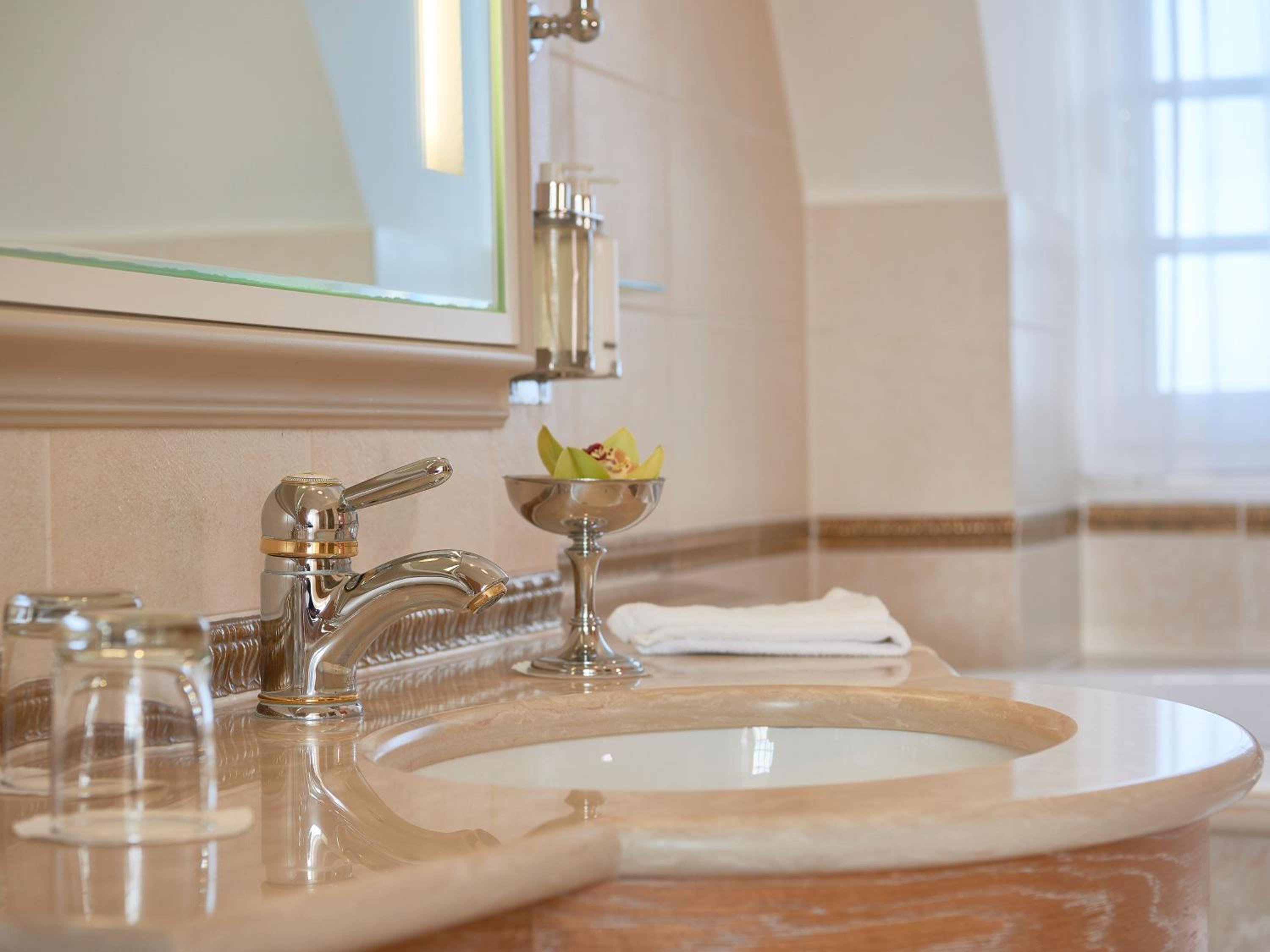 Suite with Sea View - Photo 9