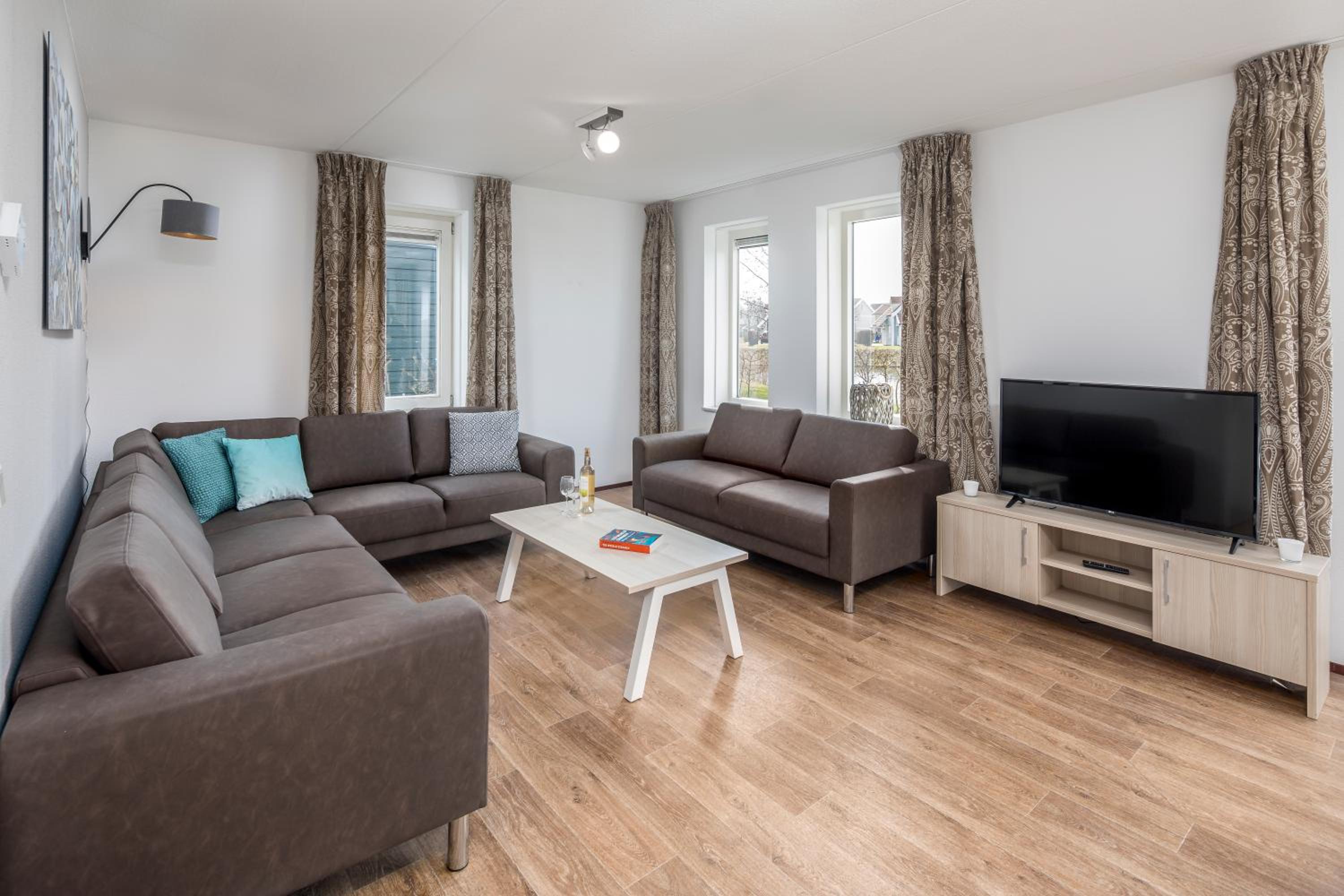 Bungalow - Water Front