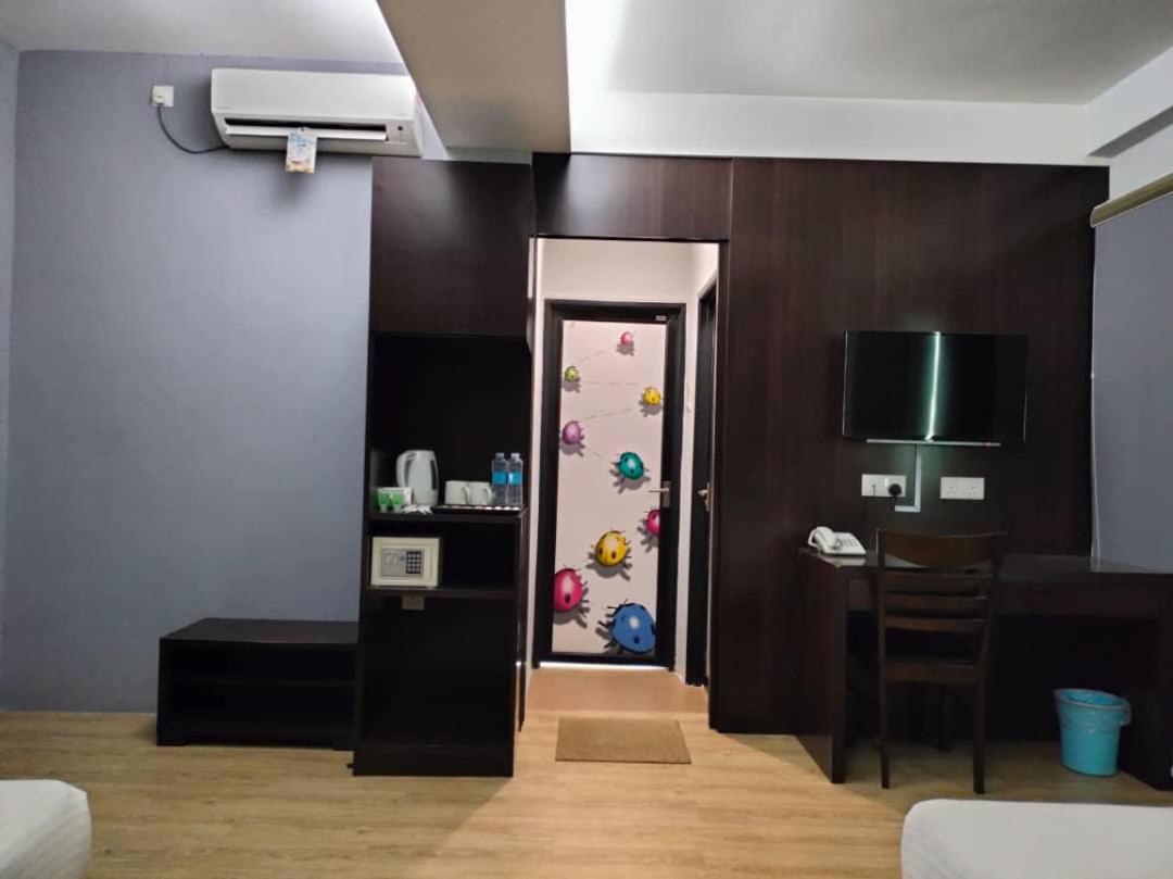 Deluxe Family Room - Photo 1