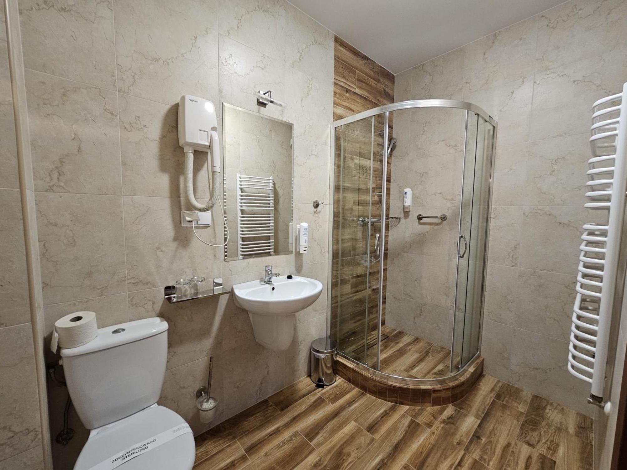 Double Room with Private Bathroom photo 2