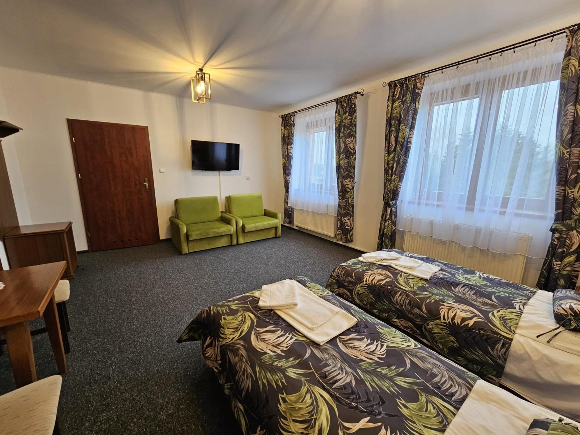 Twin Room with Private Bathroom photo 3