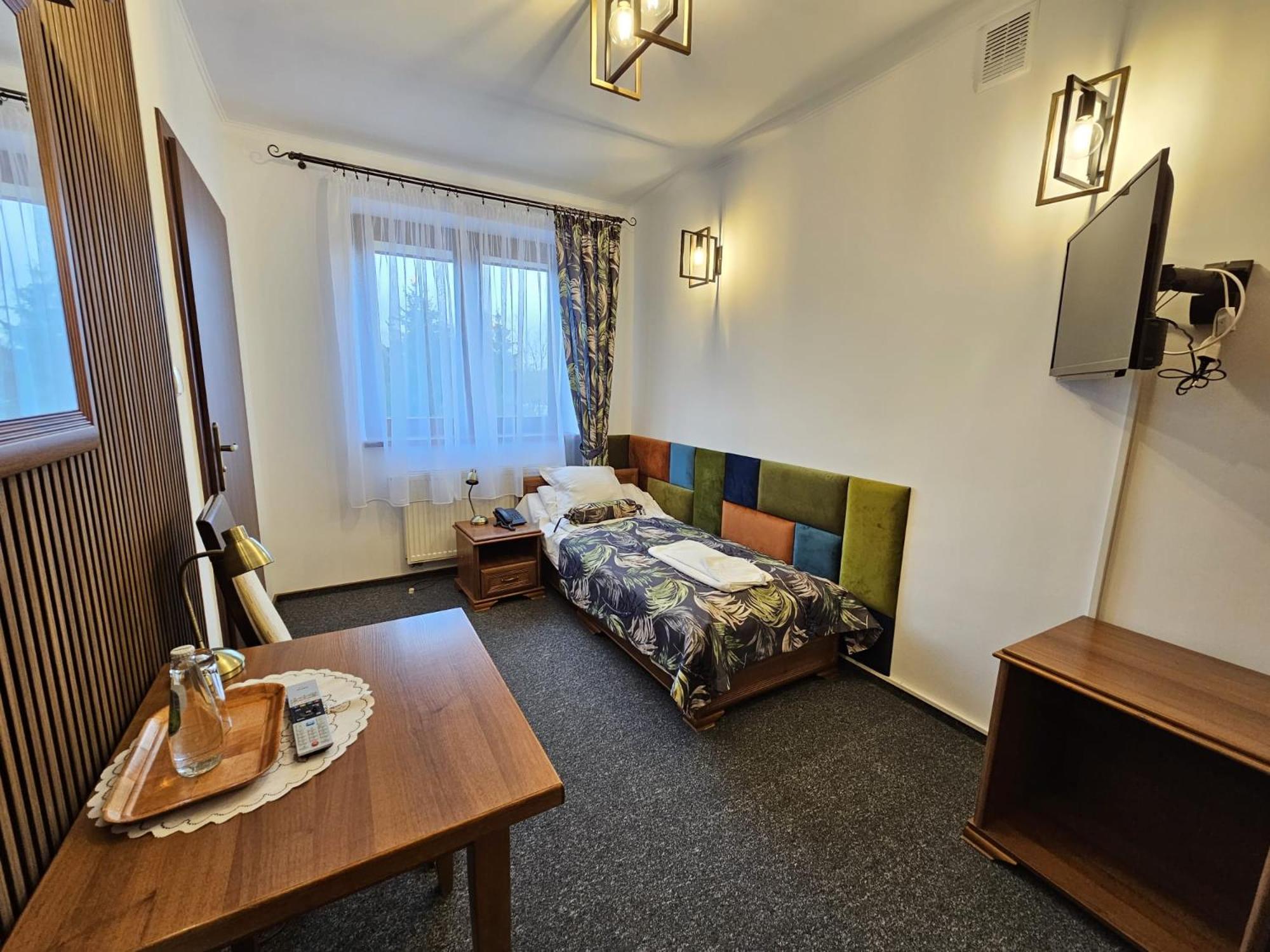Single Room with Bathroom photo 1