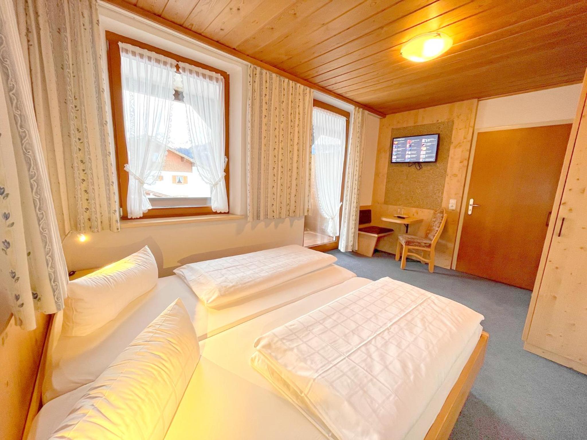 Double Room with Balcony 06