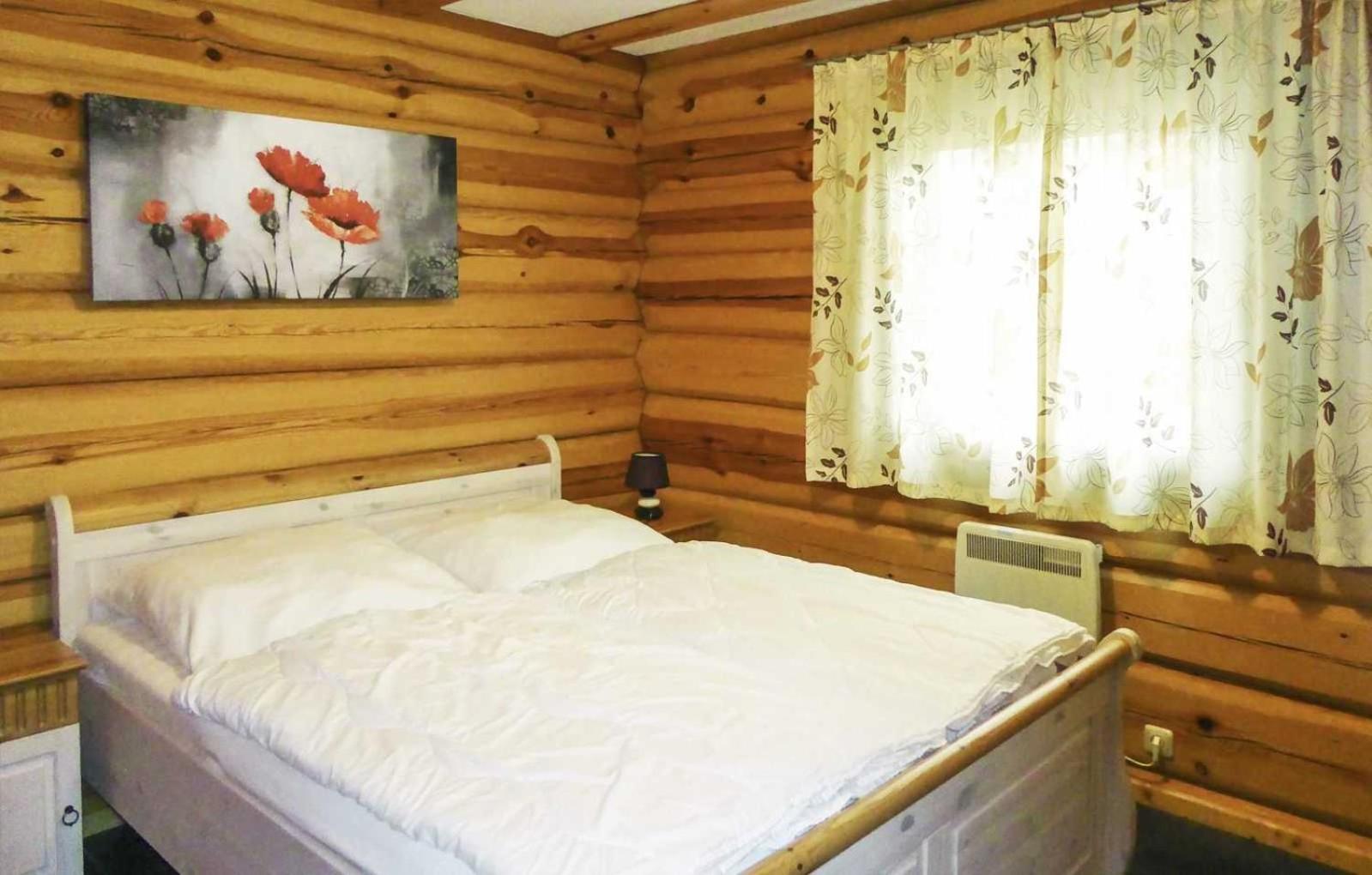 Three-Bedroom House photo 2