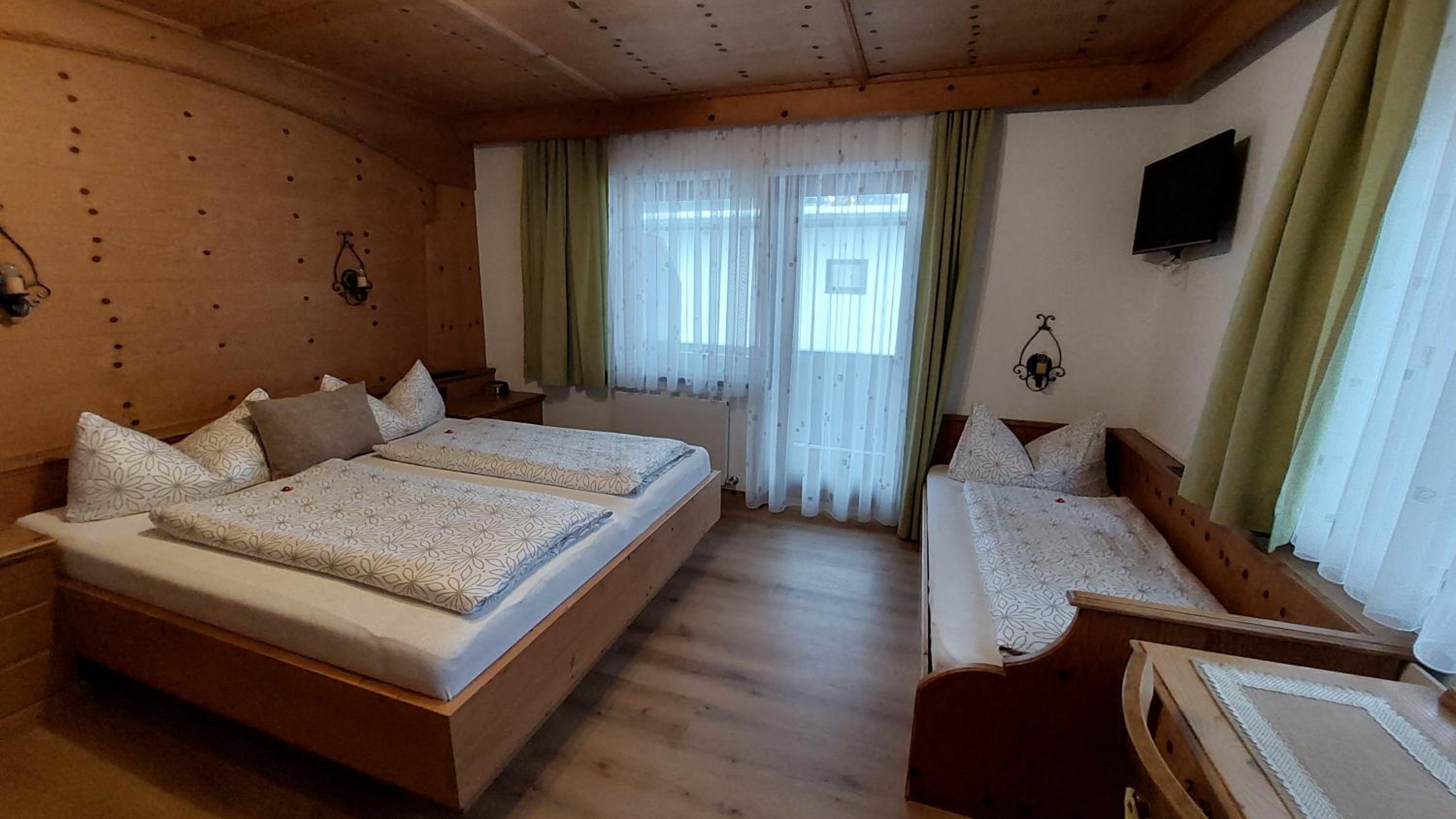 Triple Room with Balcony photo 1