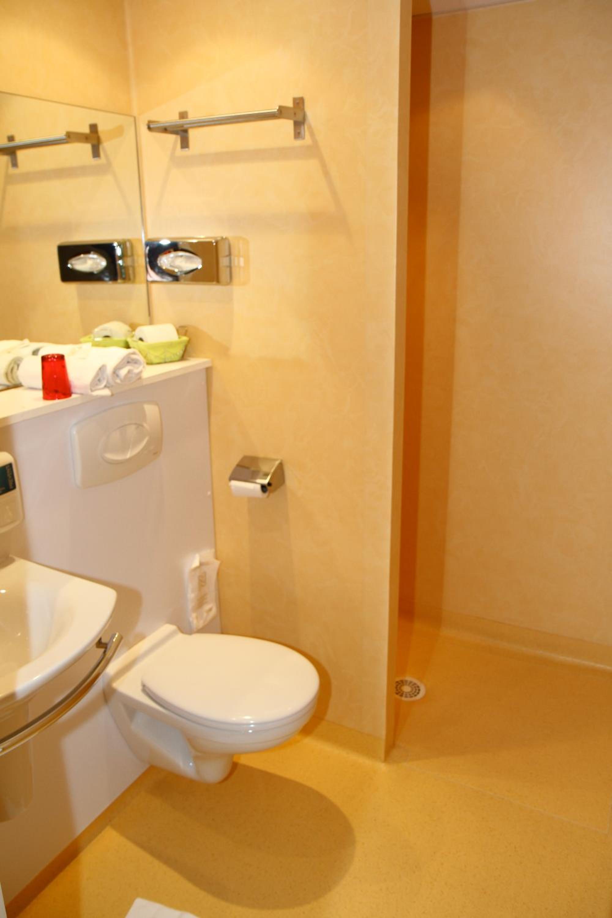 Comfort  Room - Photo 3