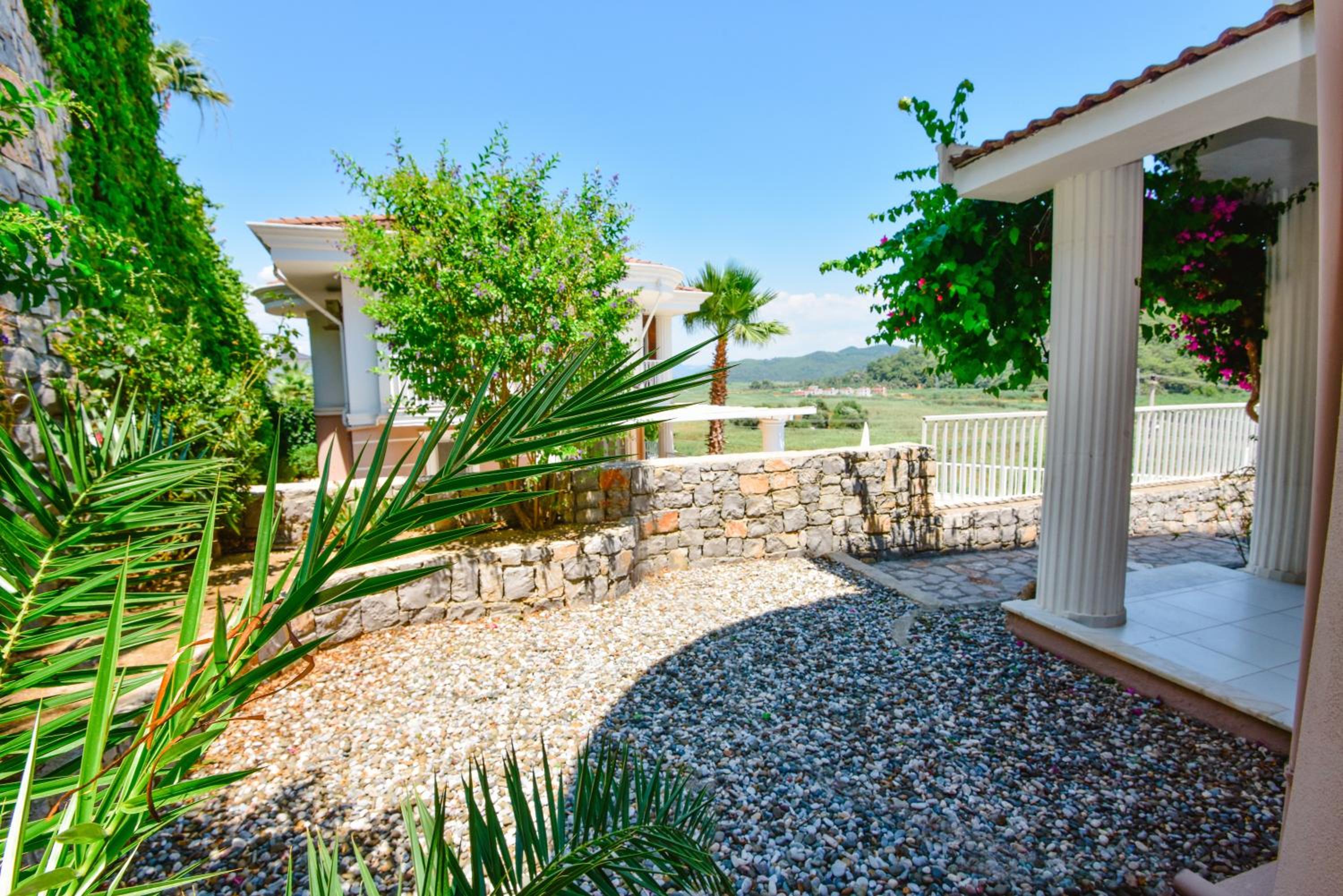 Three-Bedroom Villa photo 3