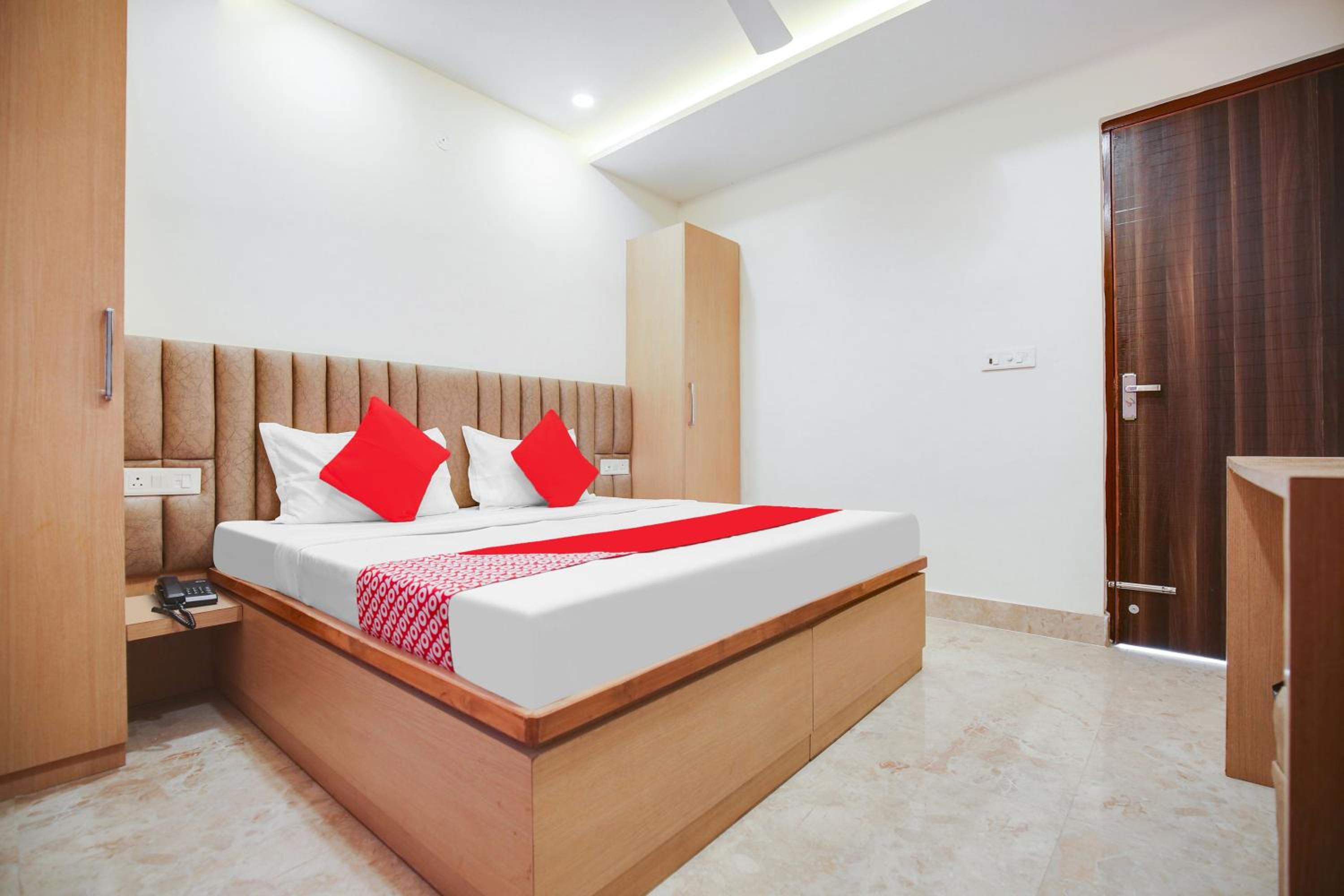 Standard Double Room - Photo 9