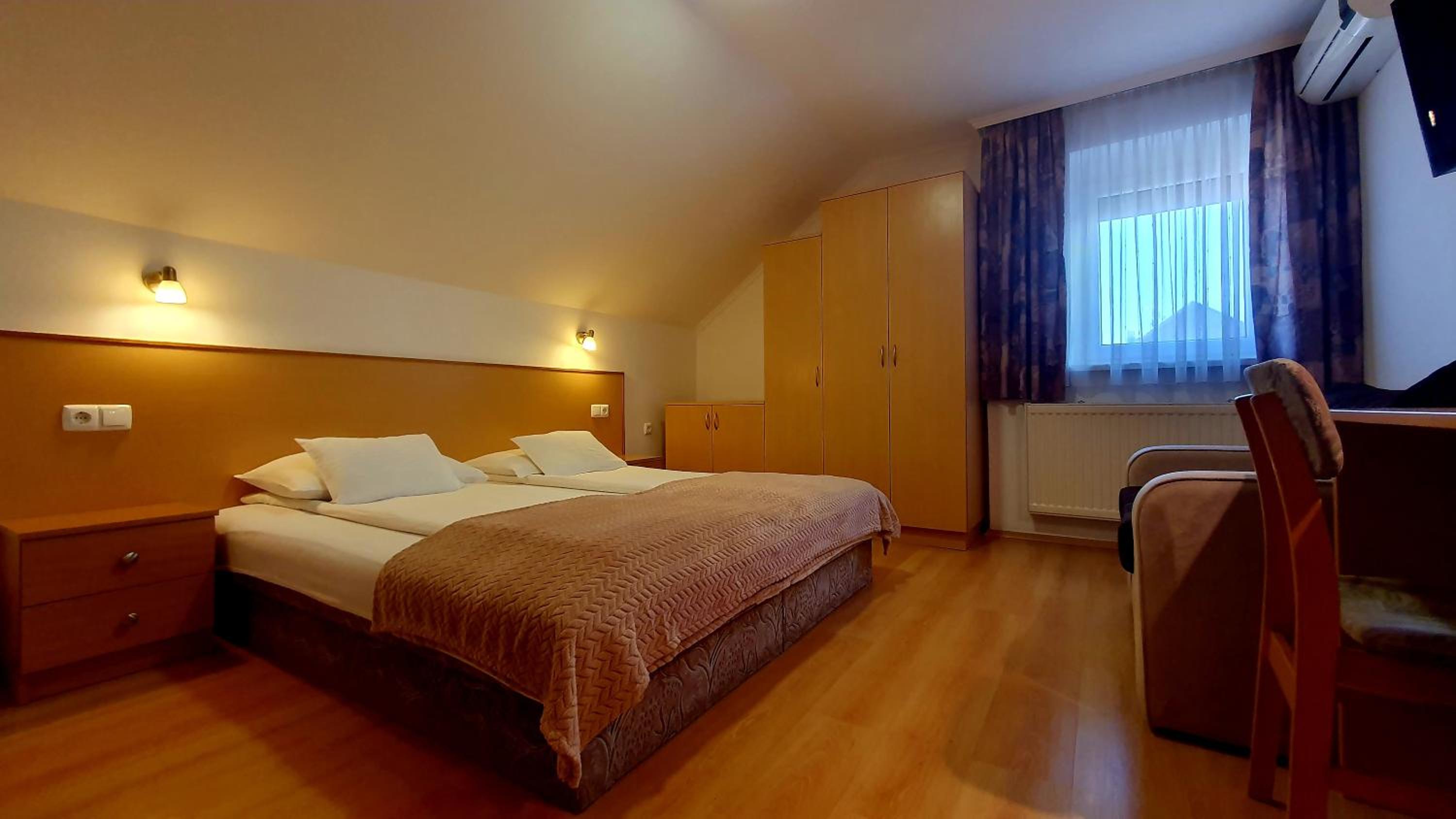 Standard Double or Twin Room - Photo 1