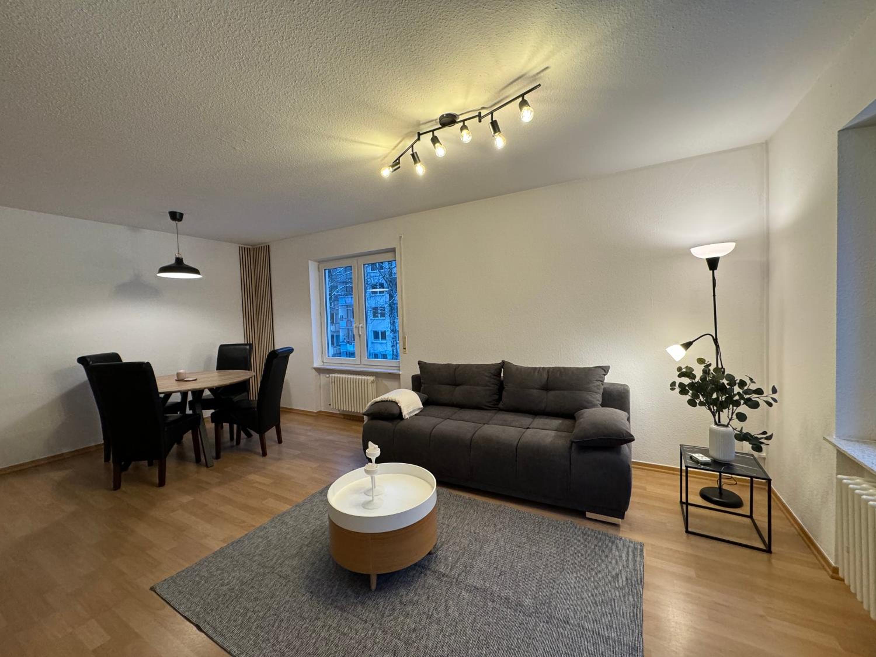 One-Bedroom Apartment photo 1
