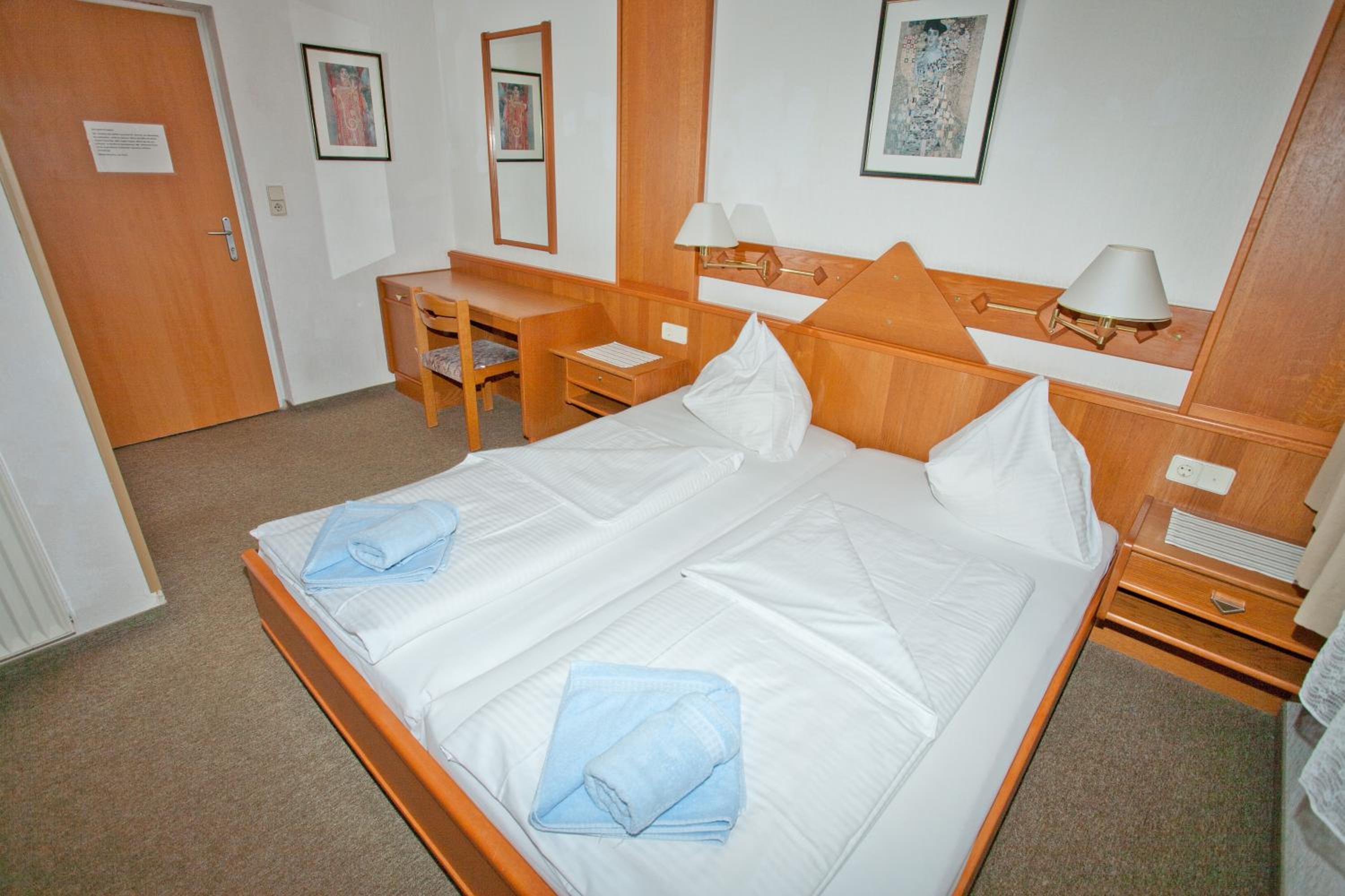 Small Double Room photo 1