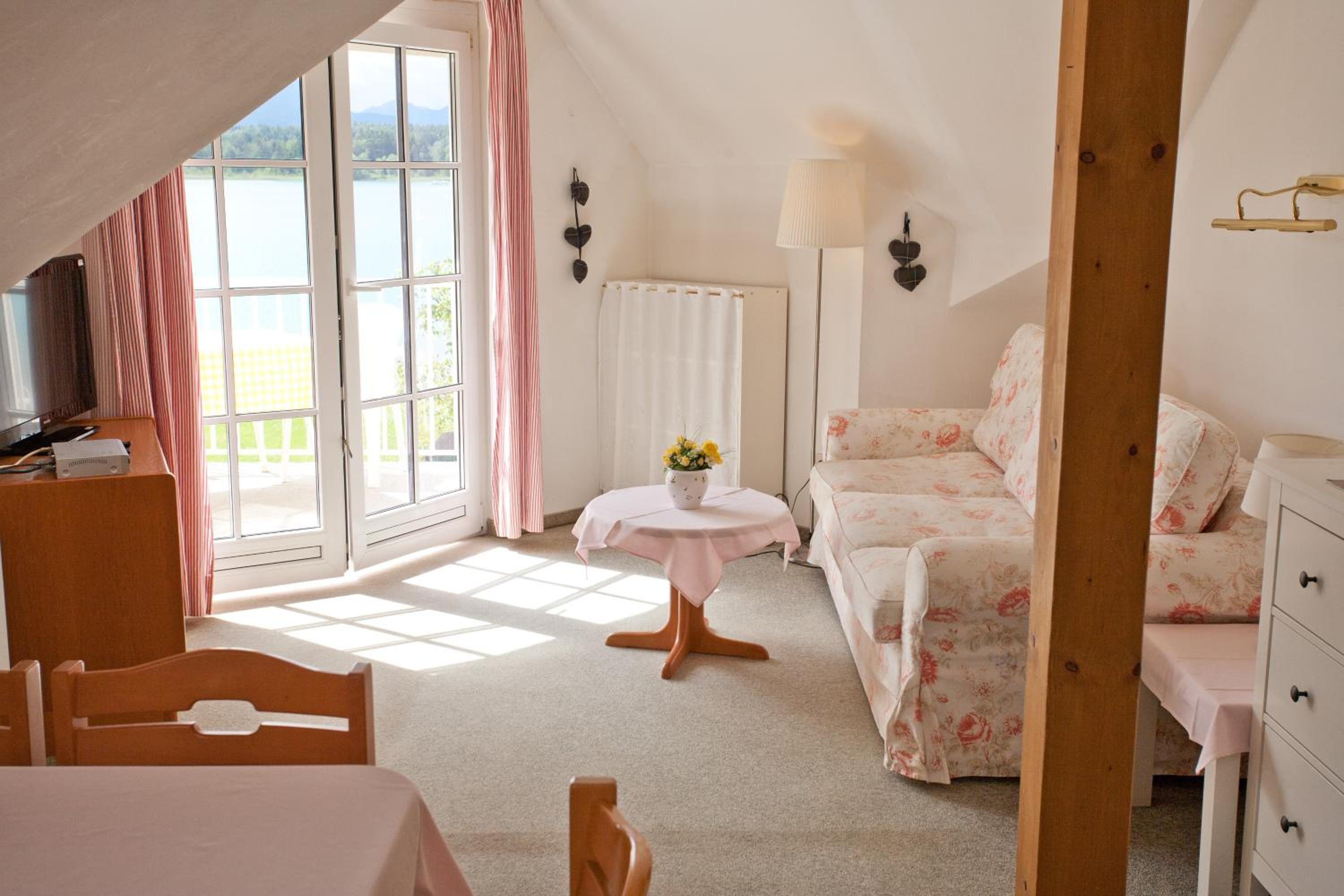 Apartment with Lake View photo 3