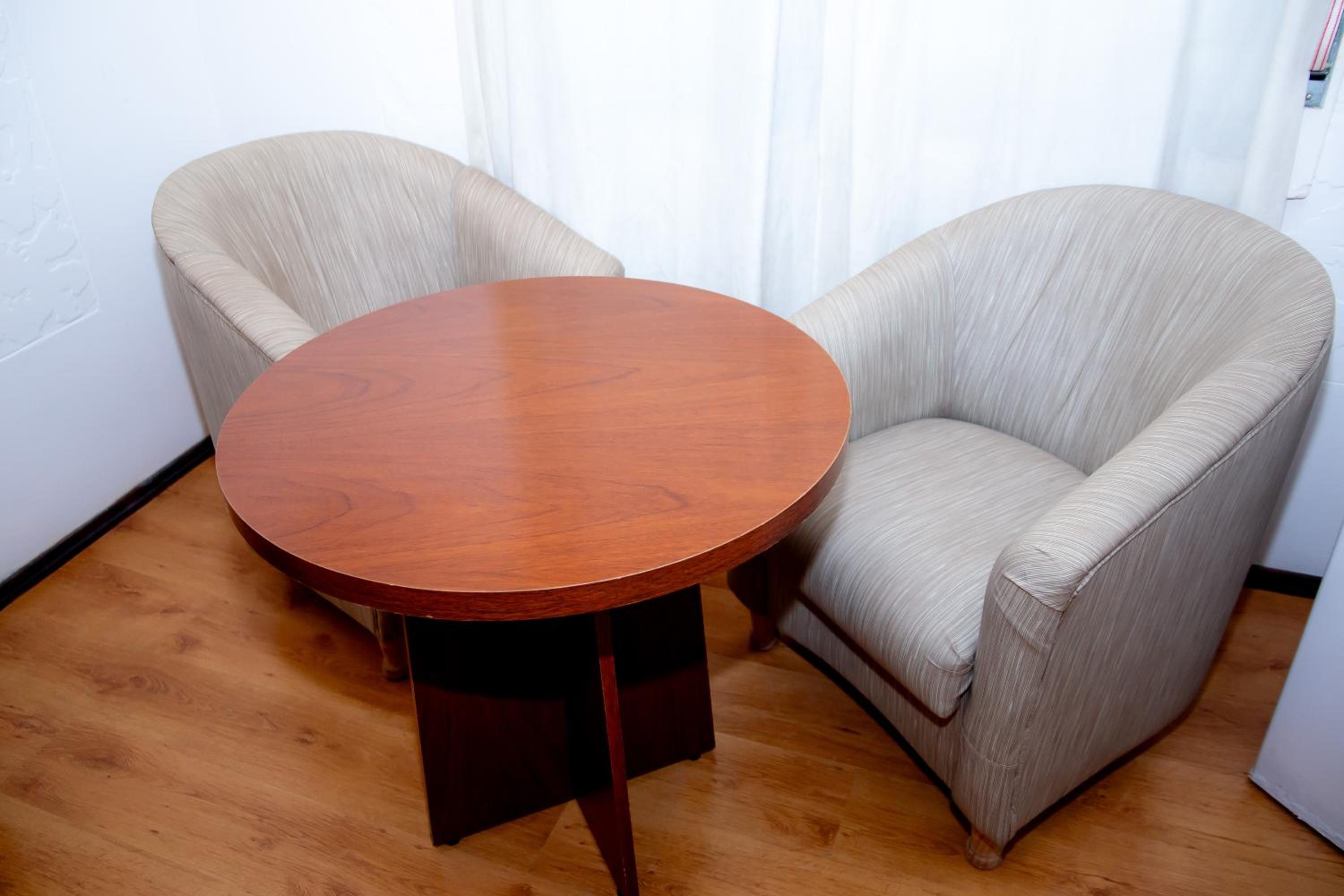 Family Room (5 Adults)