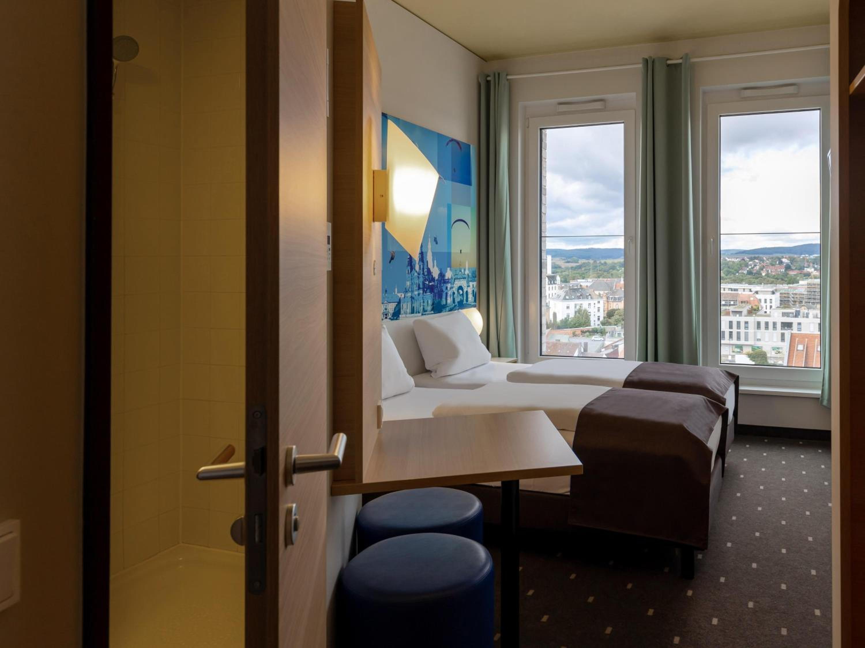 Twin Room - Photo 3