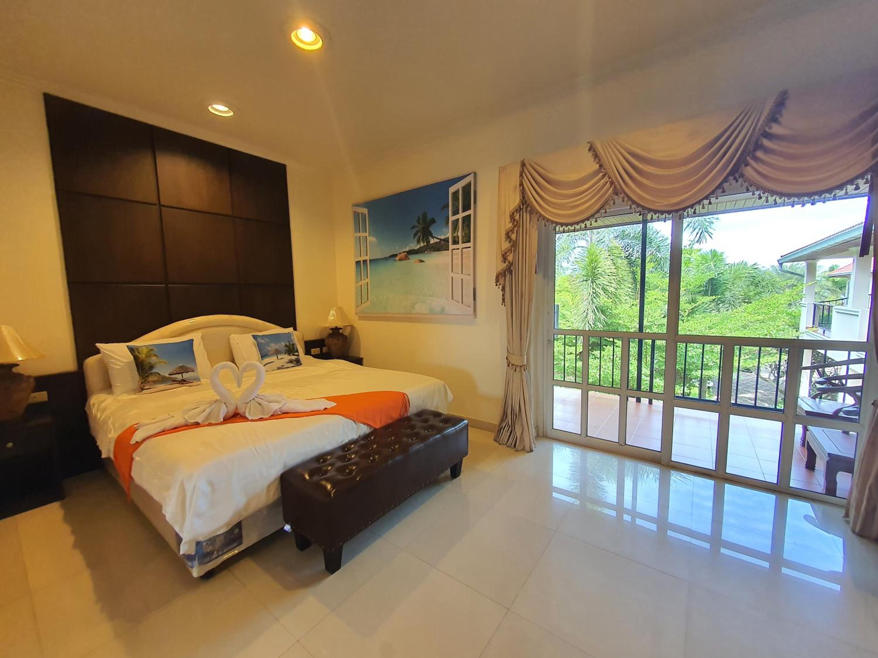 Family Room with Balcony - Photo 5