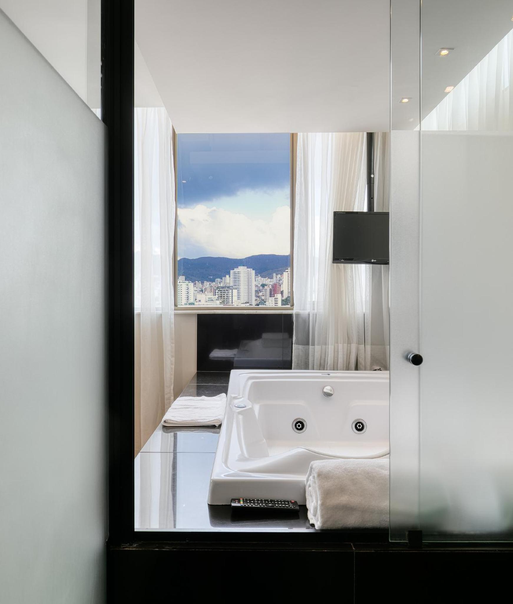 Executive Suite with King bed - Photo 7