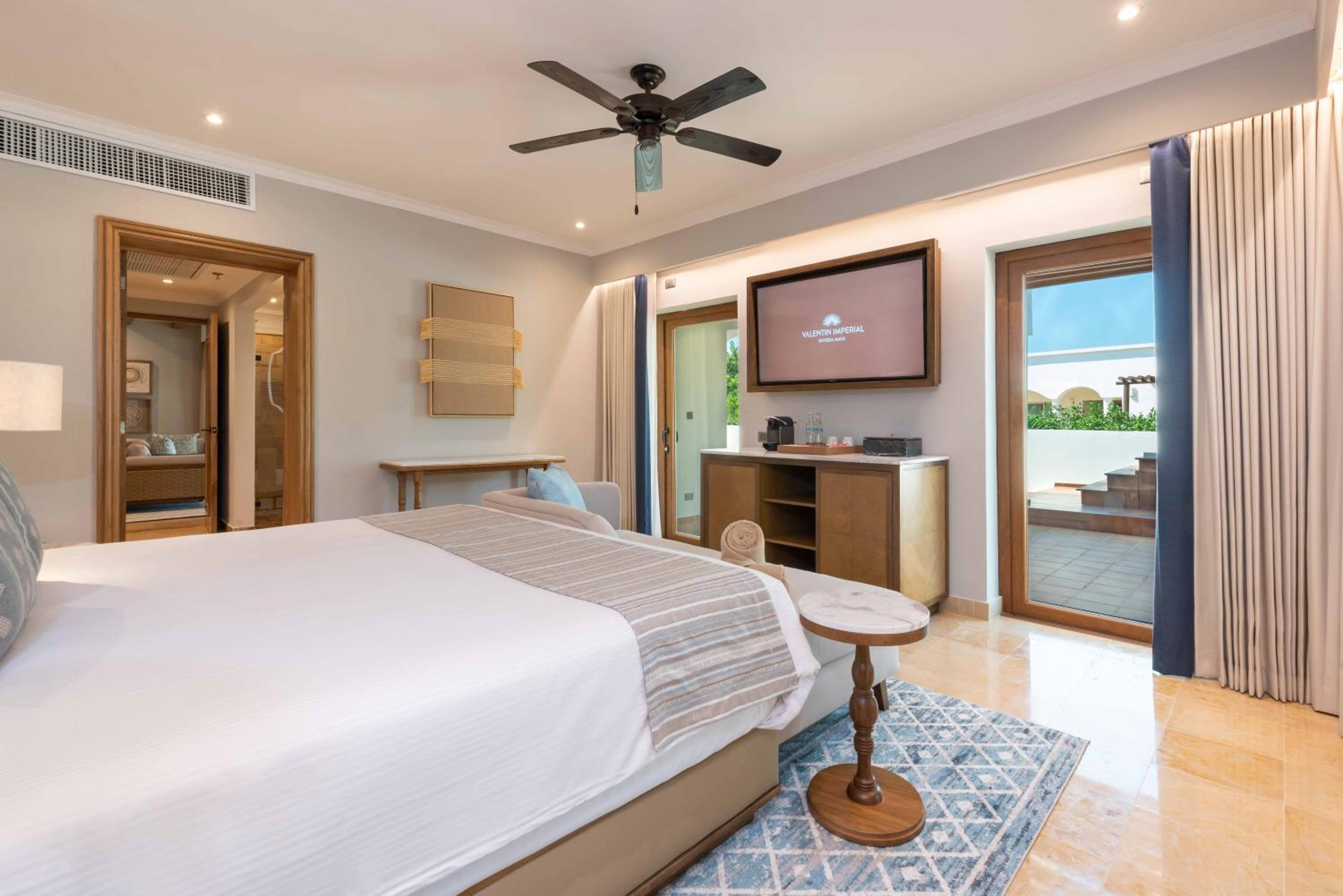 Suite with Hot Tub