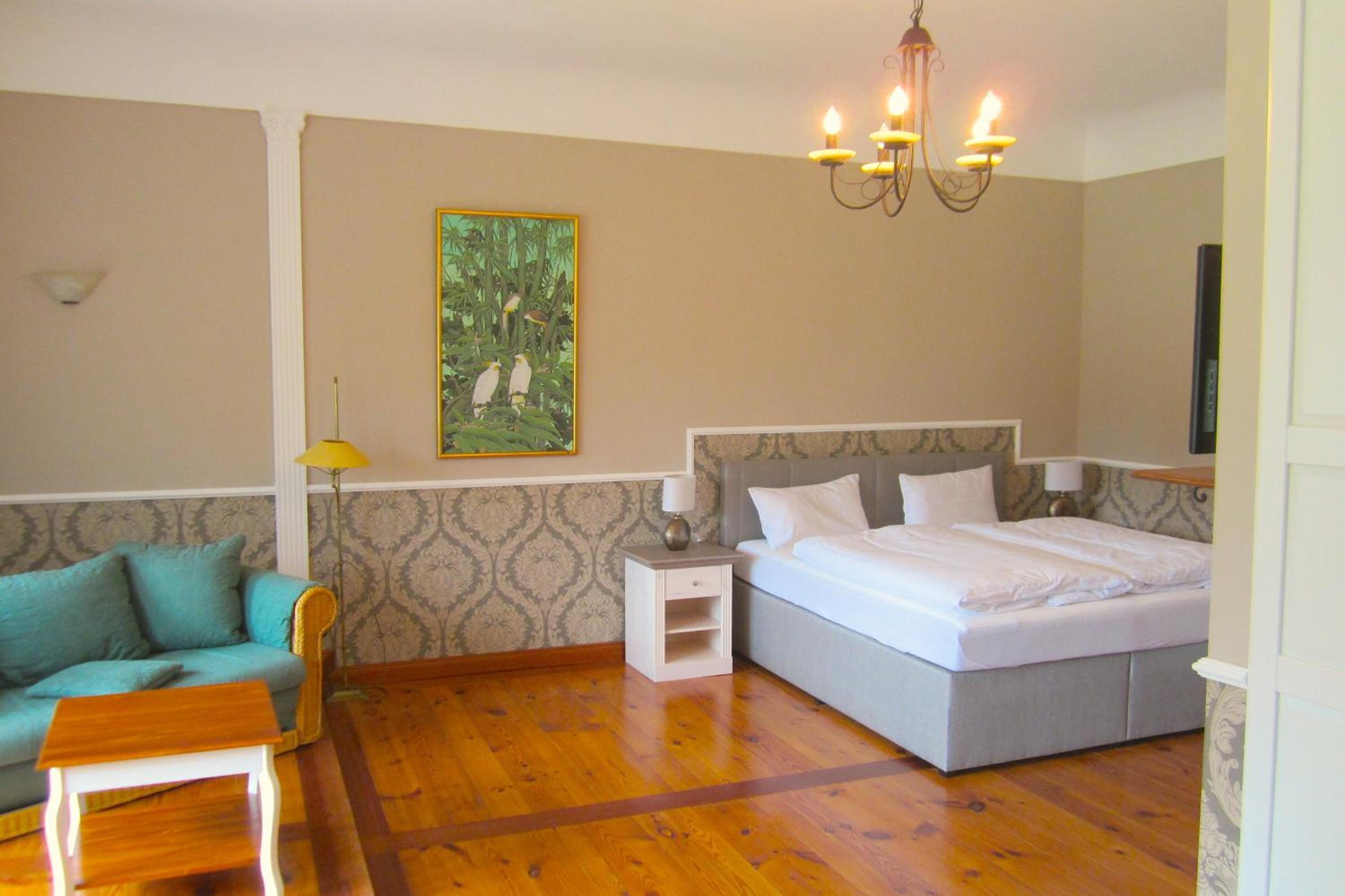 Junior Suite with Balcony - Photo 7
