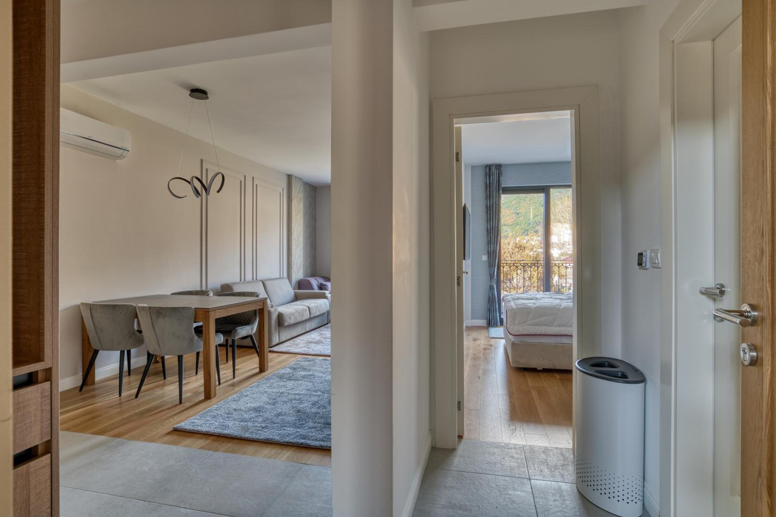 One-Bedroom Apartment photo 3