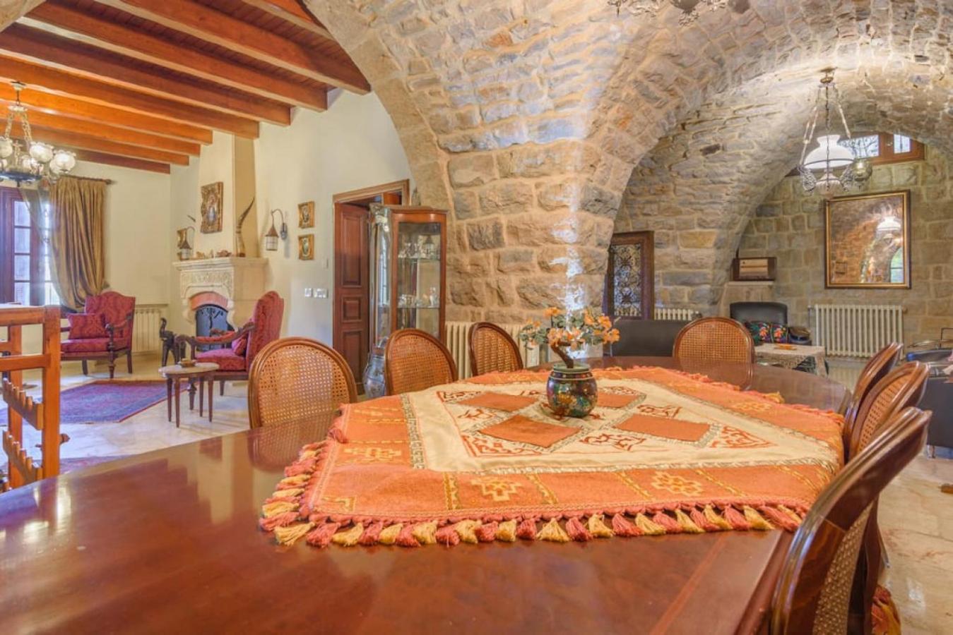 Four-Bedroom House photo 2