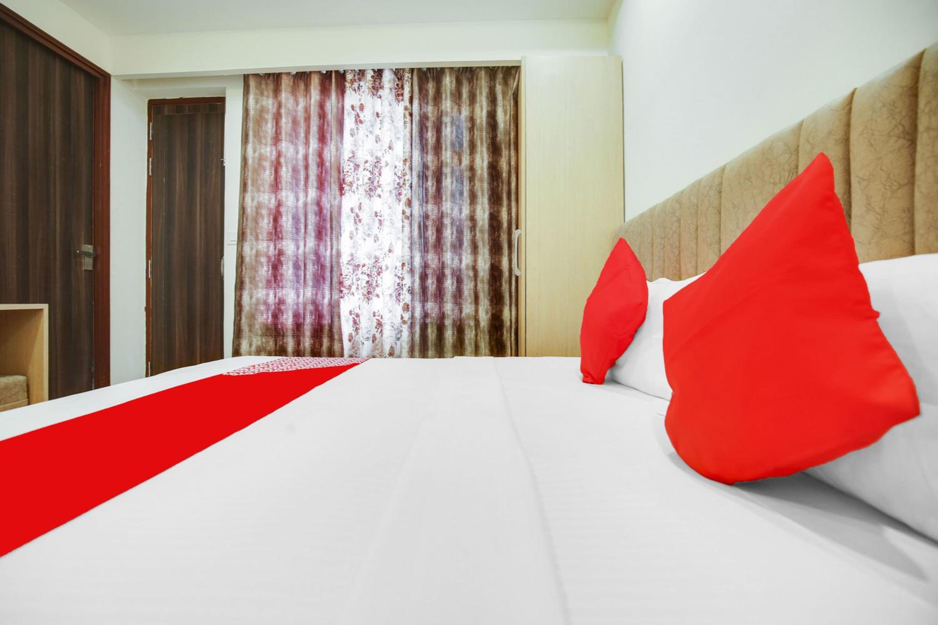 Standard Double Room - Photo 8