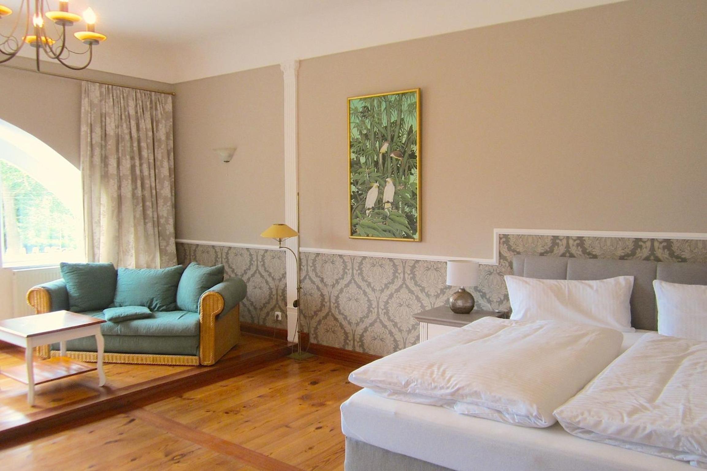 Junior Suite with Balcony - Photo 6