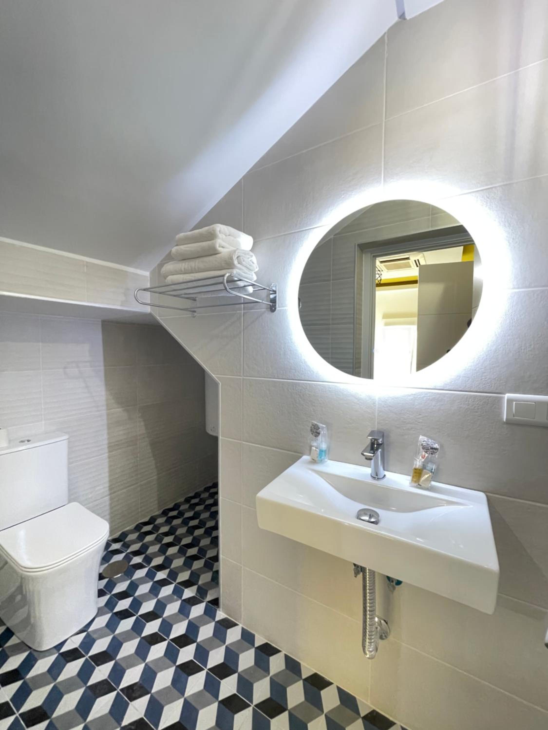 Double Room - Photo 6