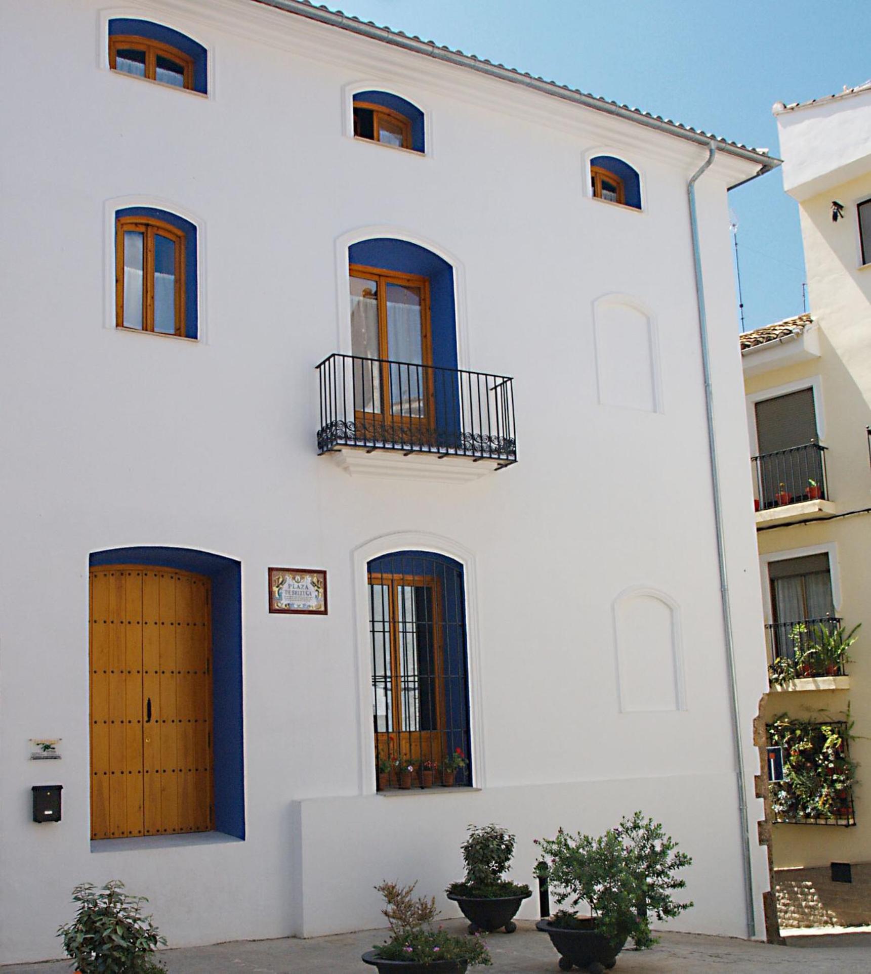One-Bedroom Apartment (2 Adults) - Photo 2