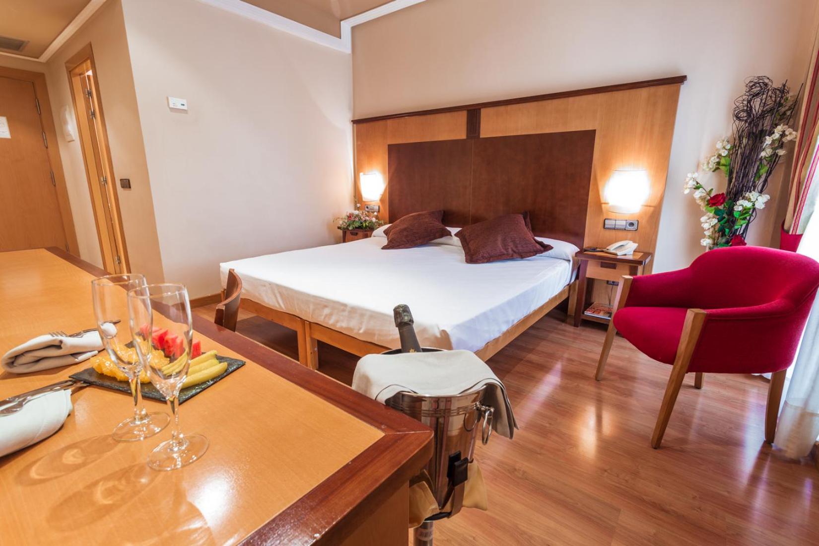 Double Room (1 - 2 Adults) - Photo 1