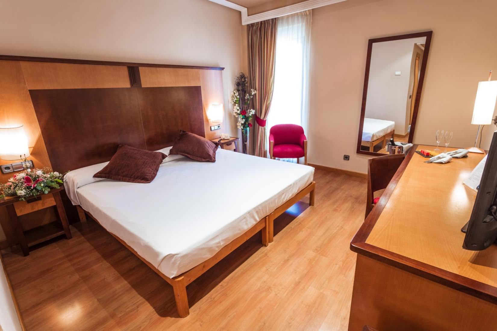 Double Room (1 - 2 Adults) - Photo 2