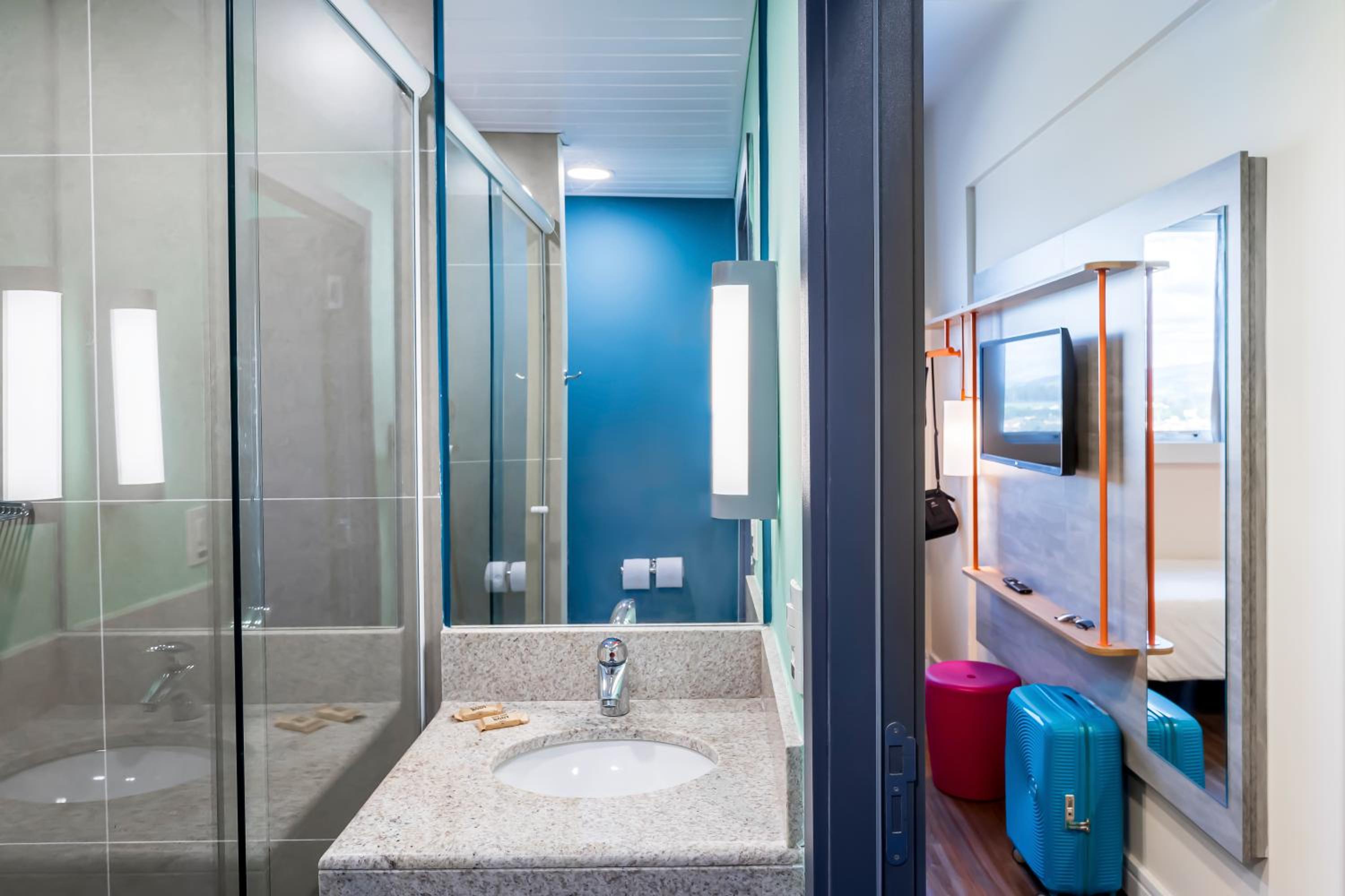 Standard Double Room - Photo 11