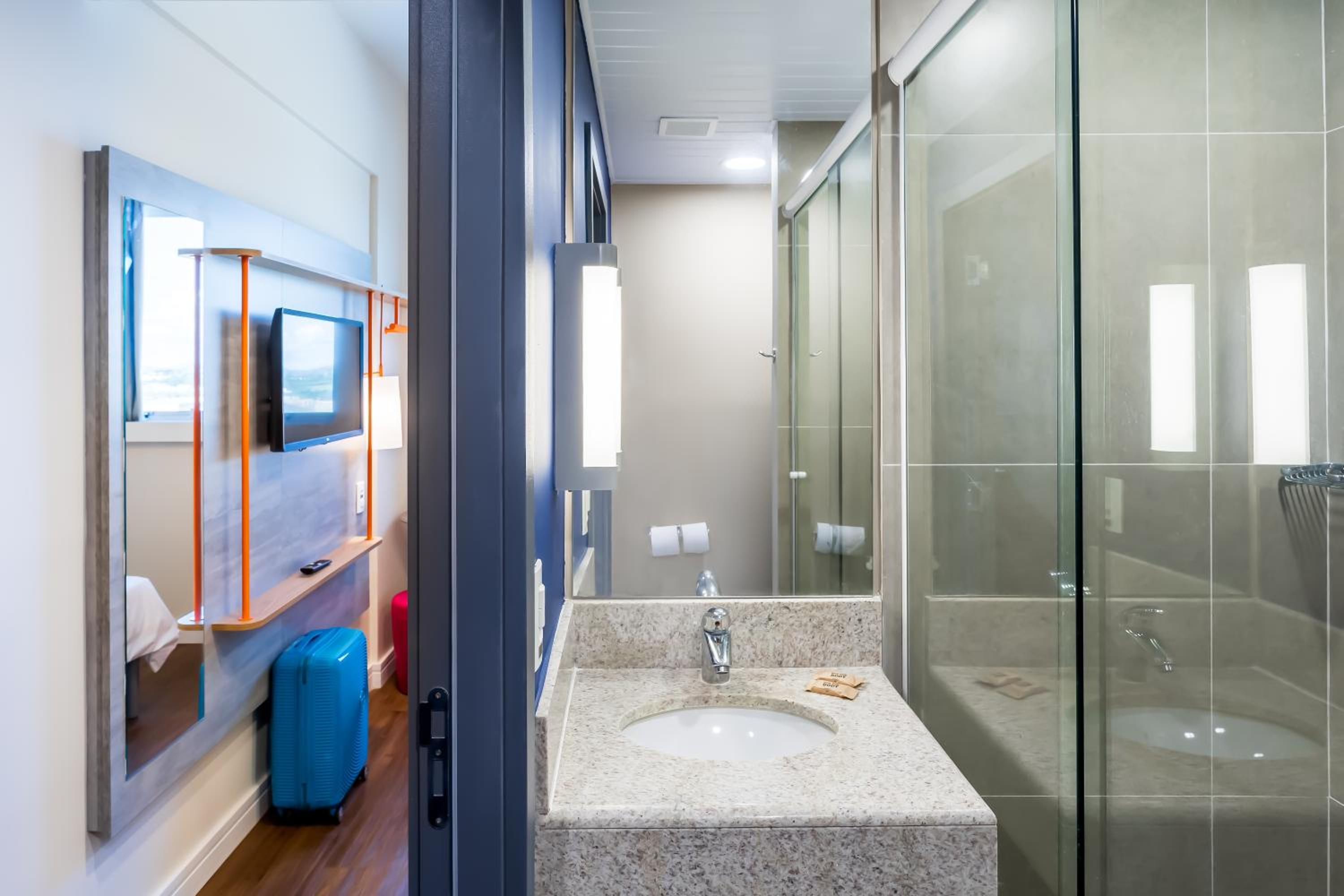 Standard Double Room - Photo 12