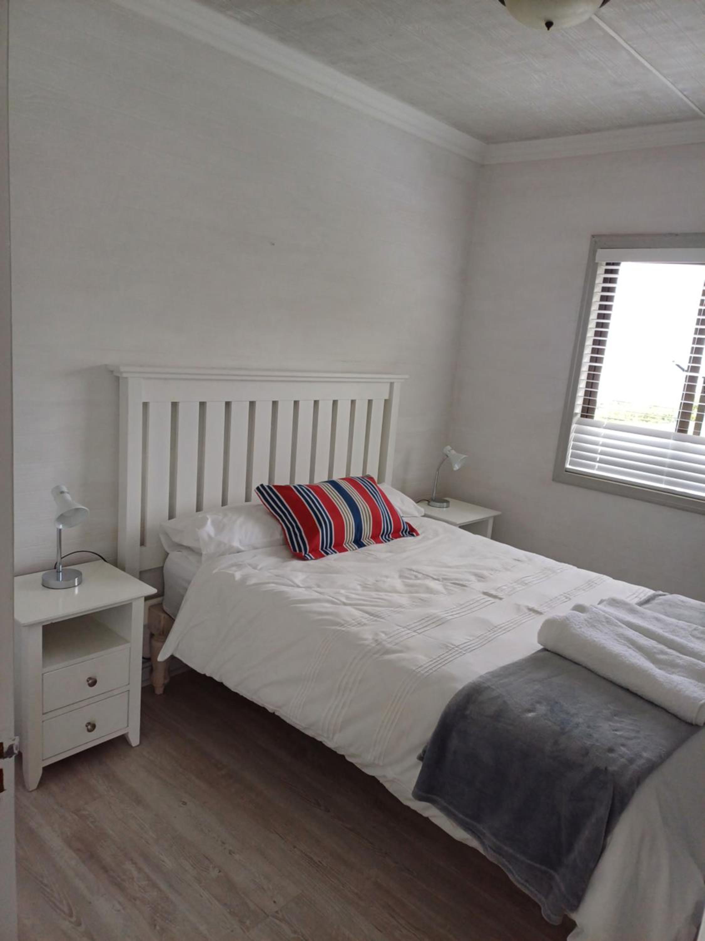 Three-Bedroom House photo 3