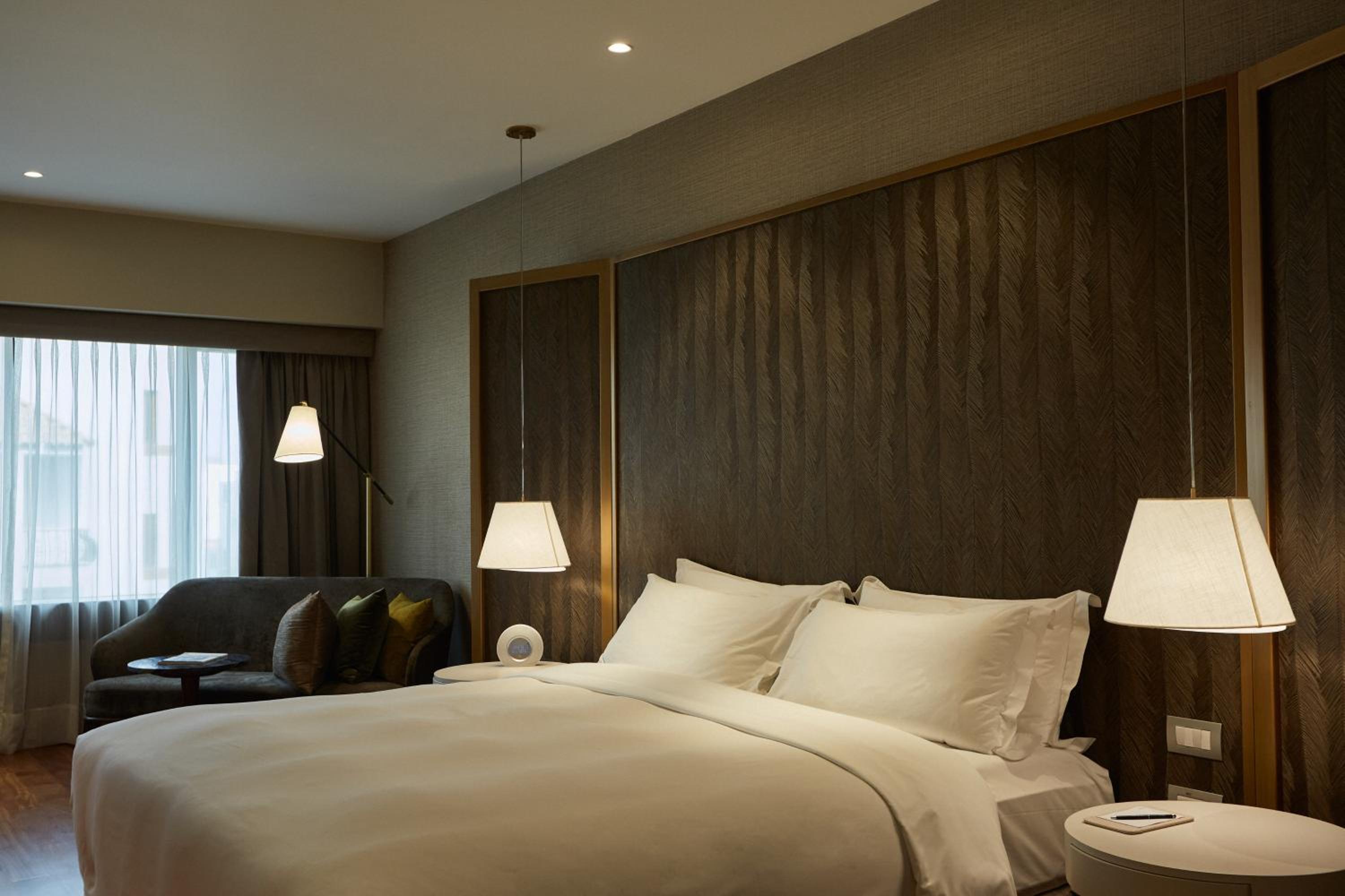 Deluxe King Room - Photo 22