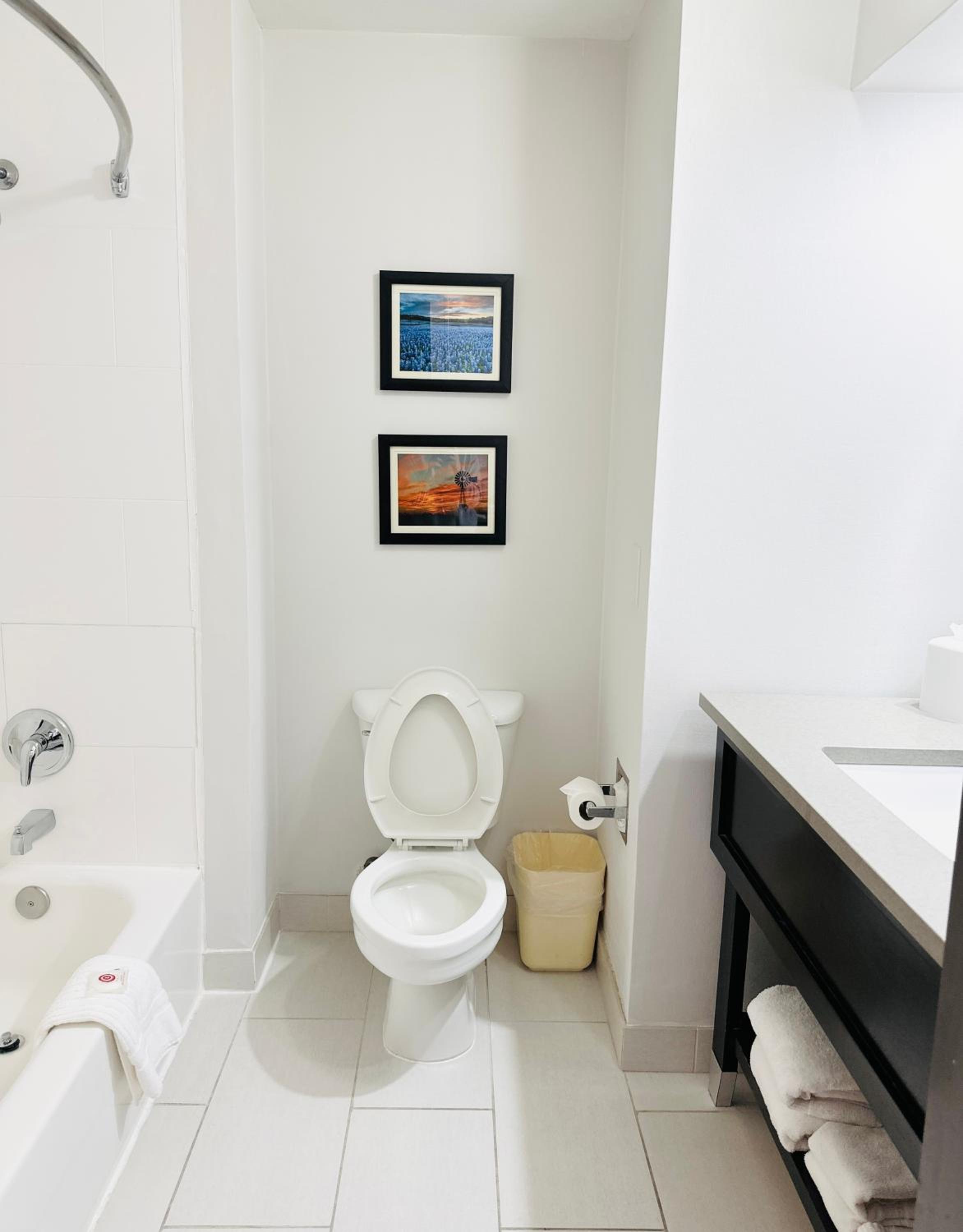 King Suite - Non-Smoking - Photo 10