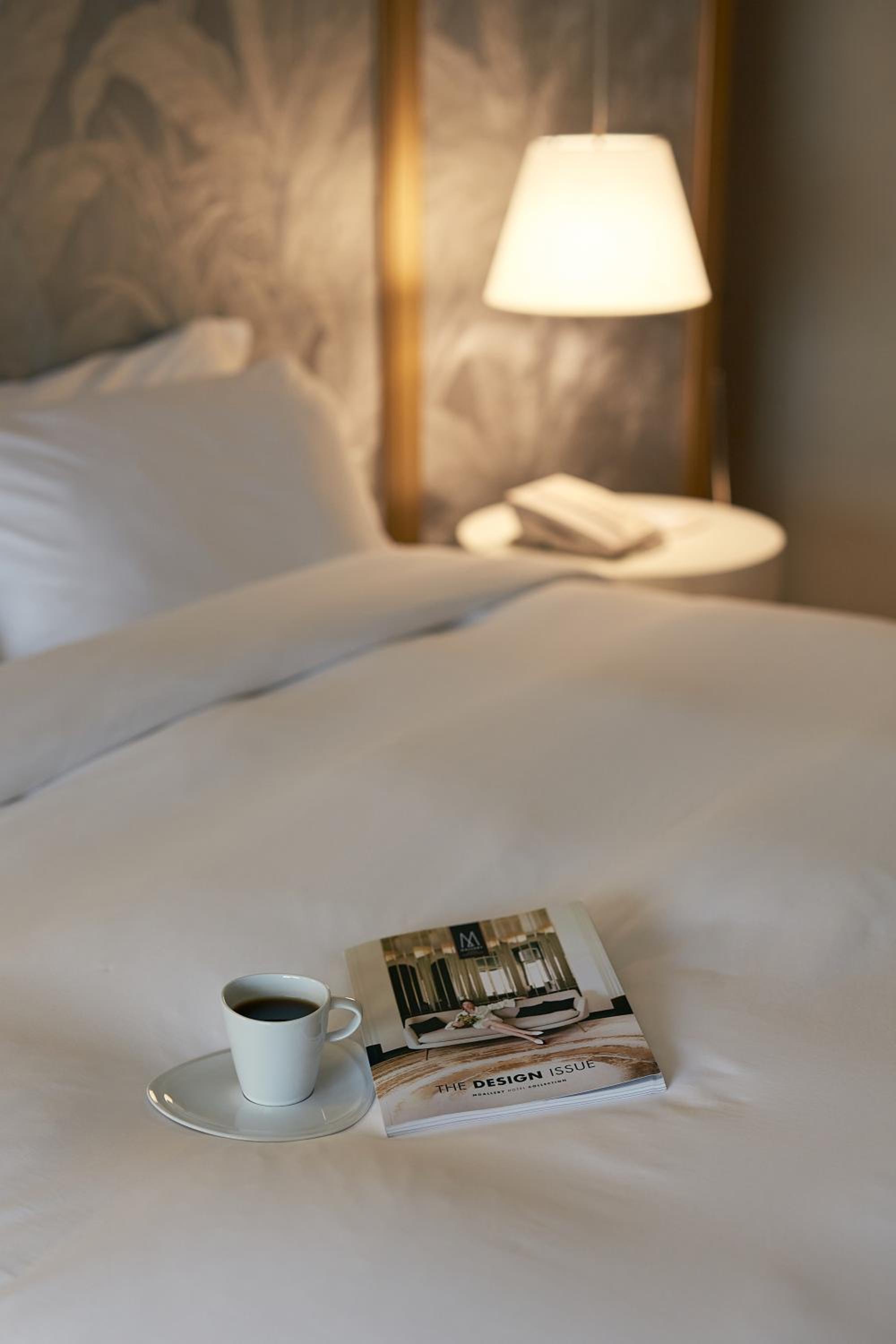 Deluxe King Room - Photo 19
