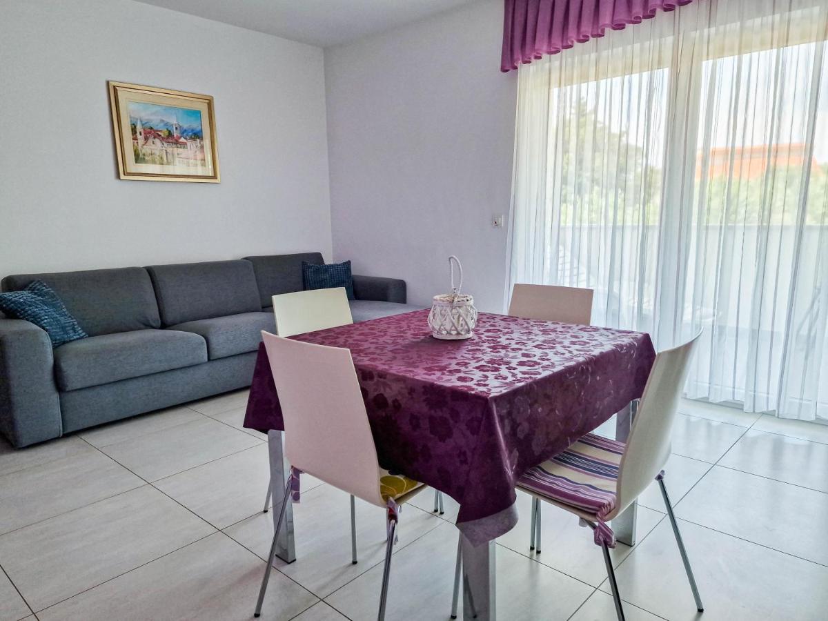 One-Bedroom Apartment with Balcony photo 2