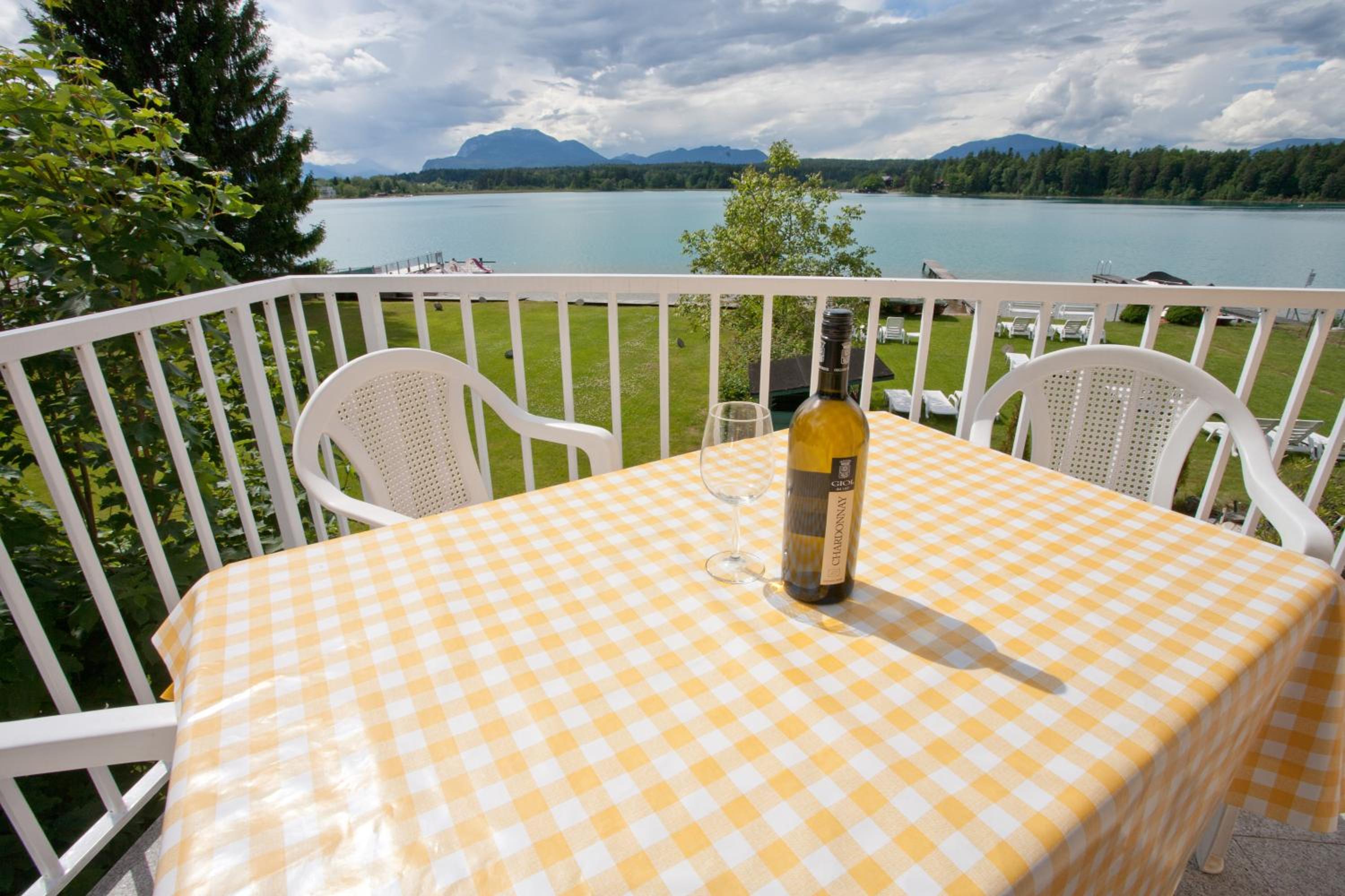 Apartment with Lake View photo 2