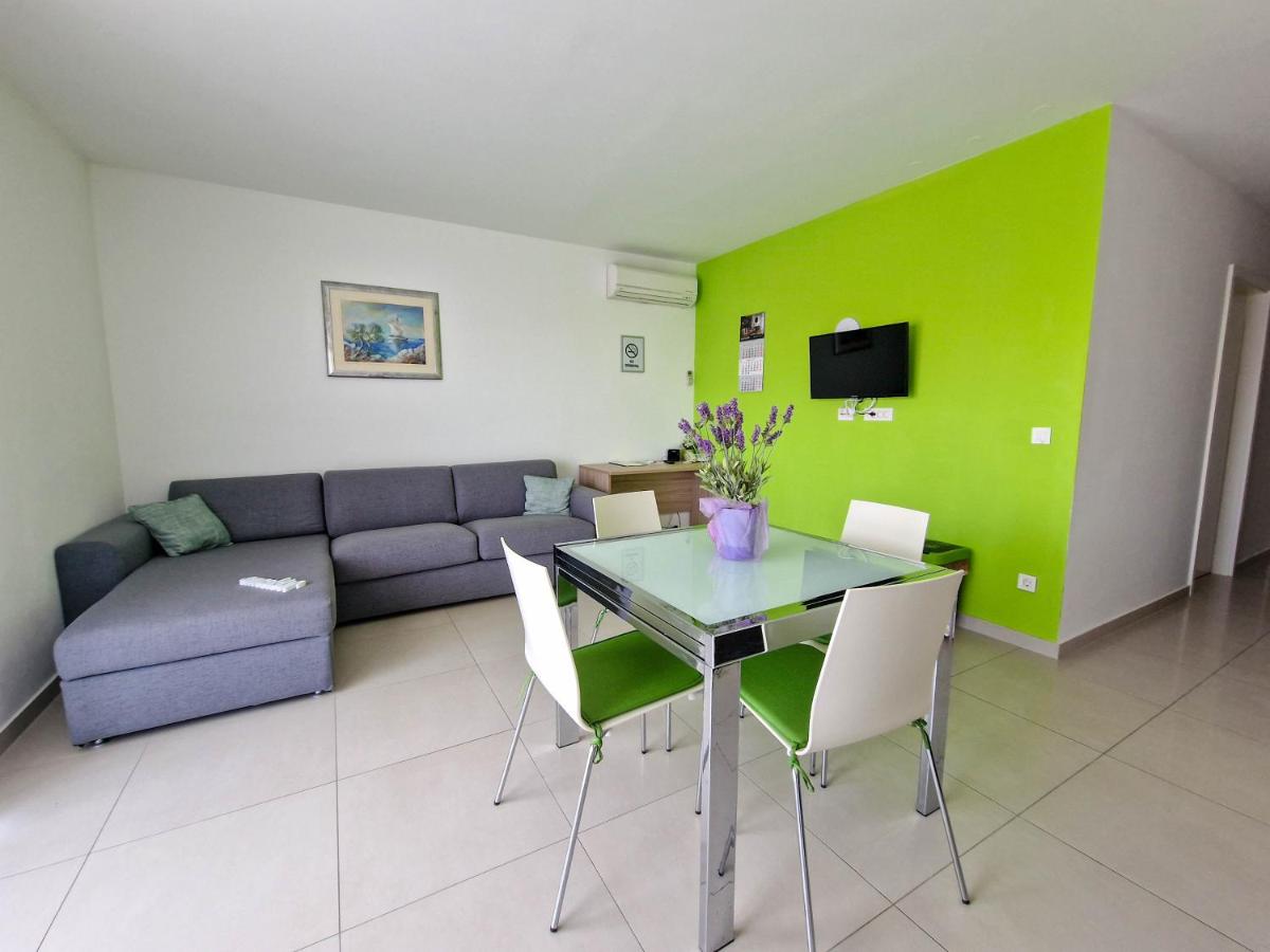 Apartment with Balcony photo 1