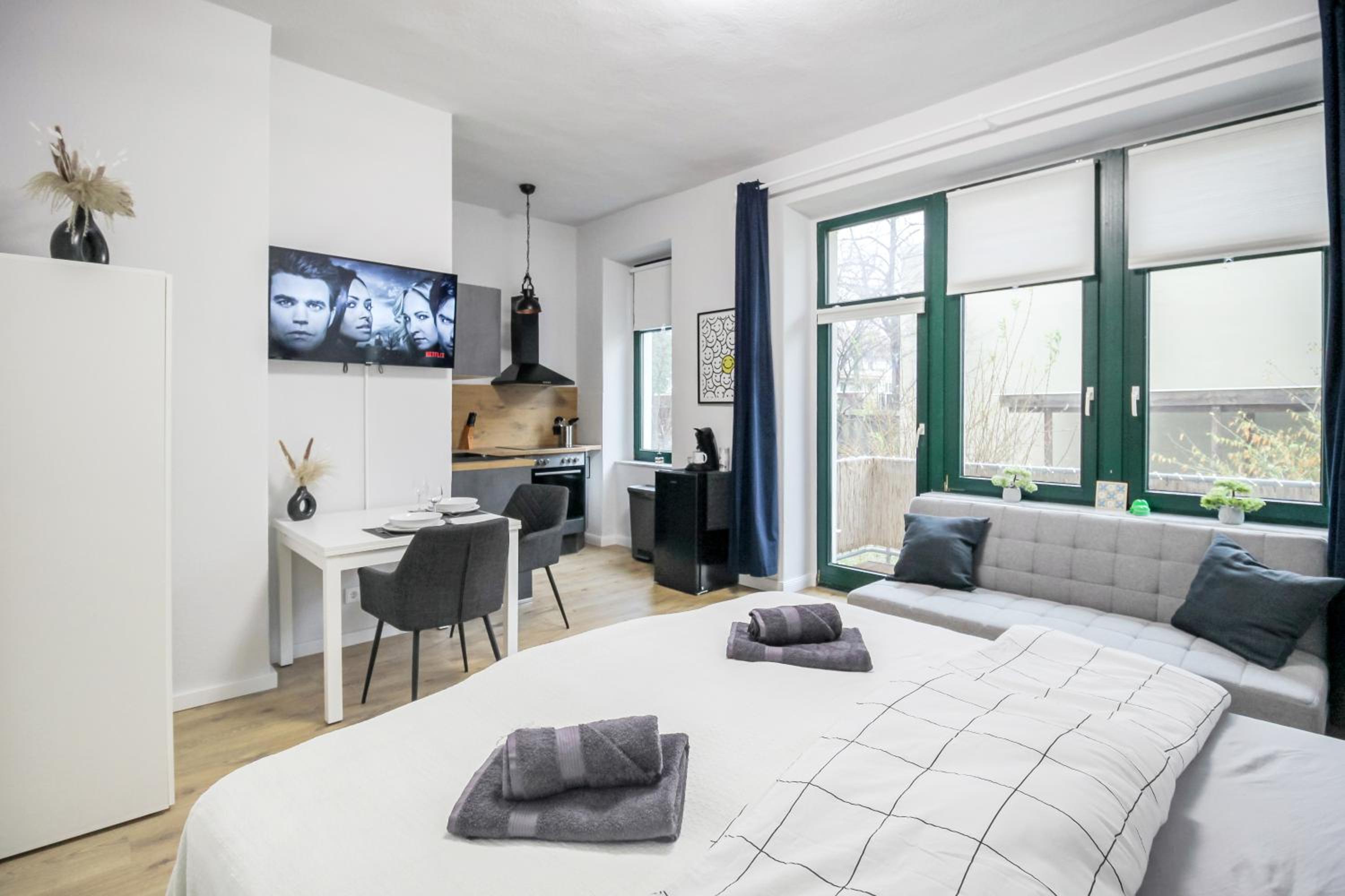 One-Bedroom Apartment photo 1